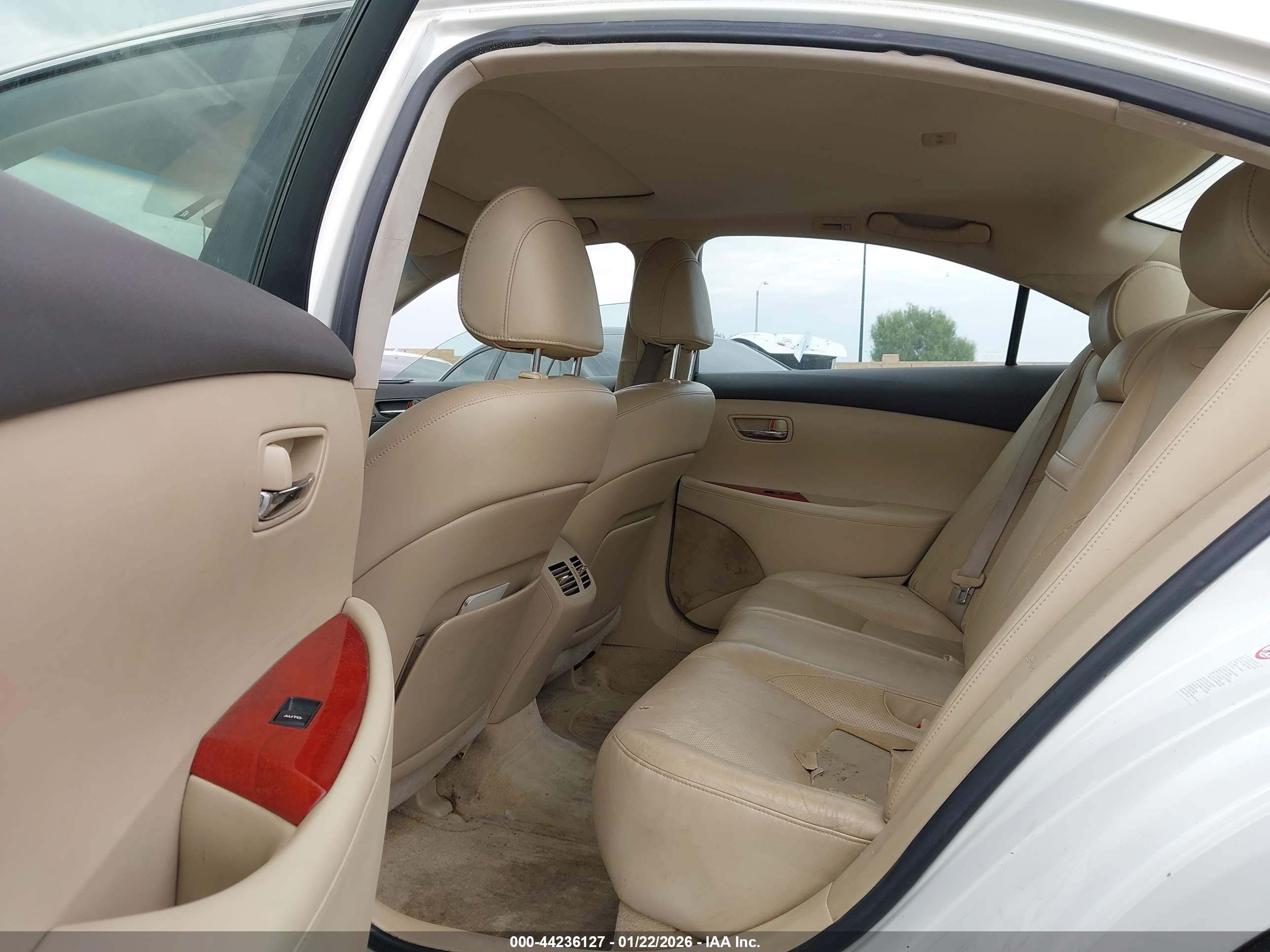 LEXUS ES image 8