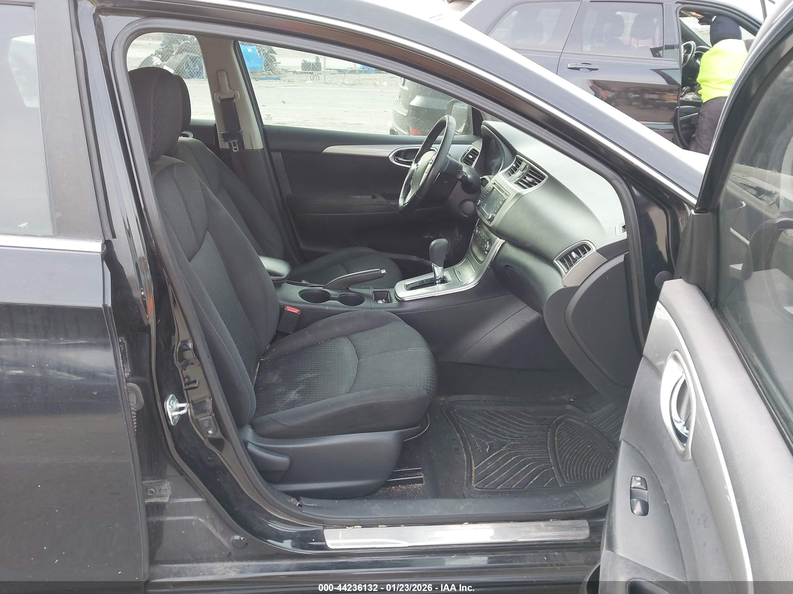 NISSAN SENTRA image 5