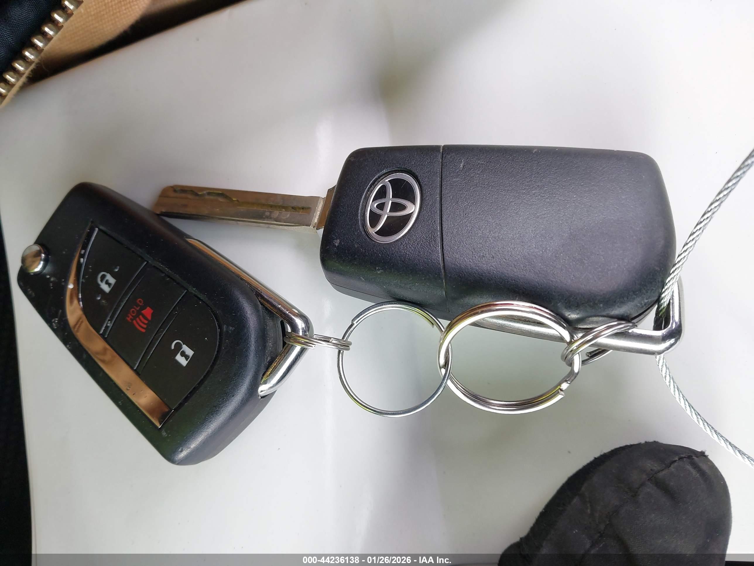 TOYOTA RAV4 image 11