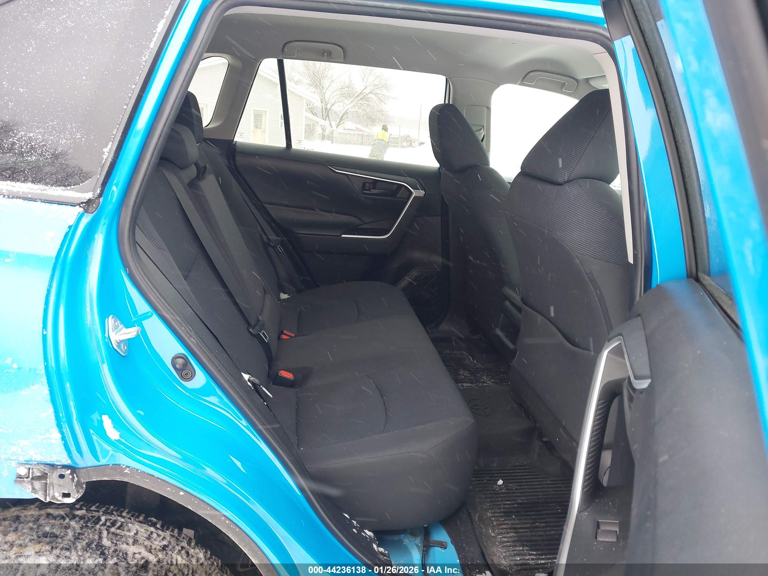 TOYOTA RAV4 image 8