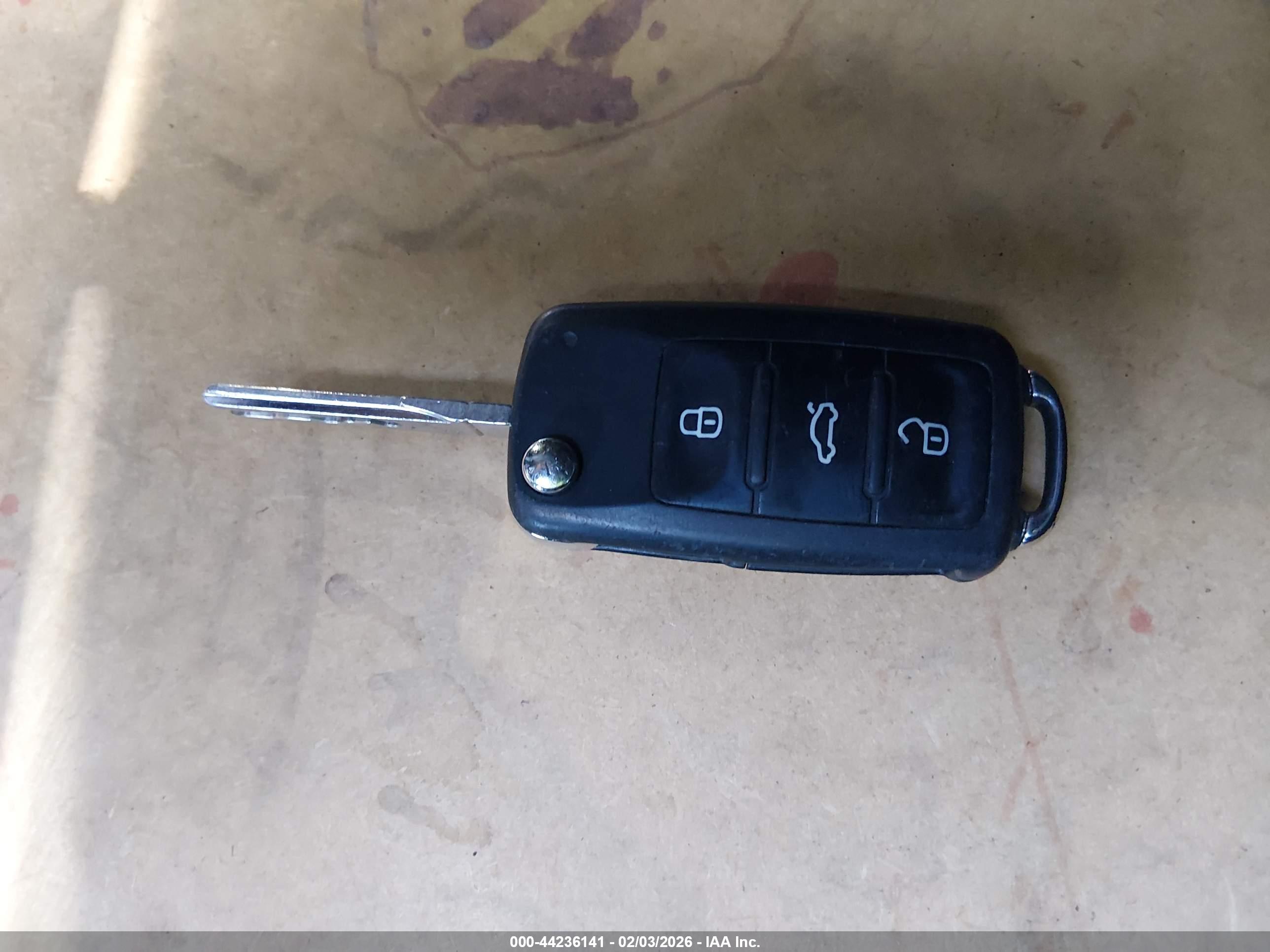 VOLKSWAGEN GTI image 11