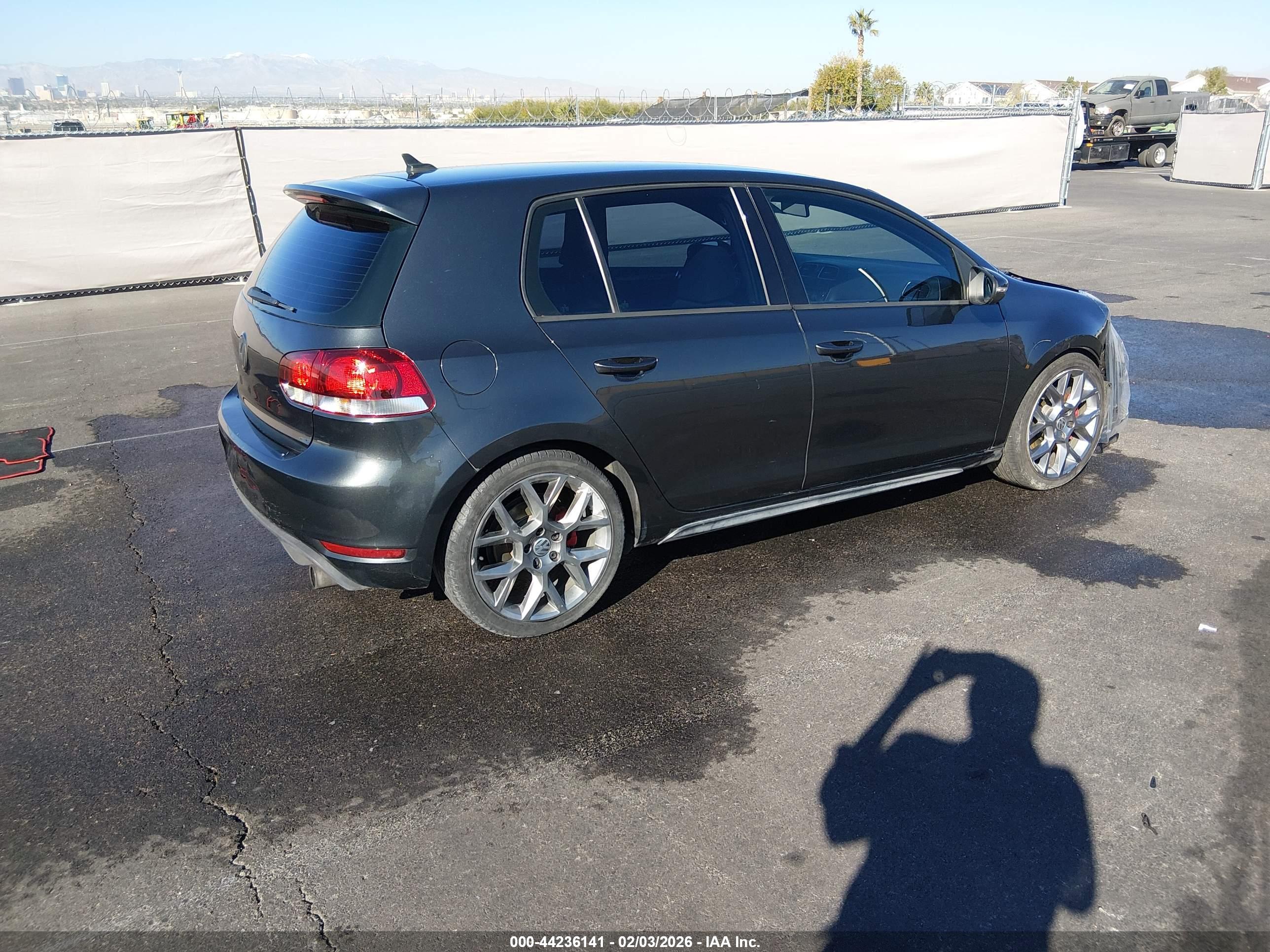 VOLKSWAGEN GTI image 4