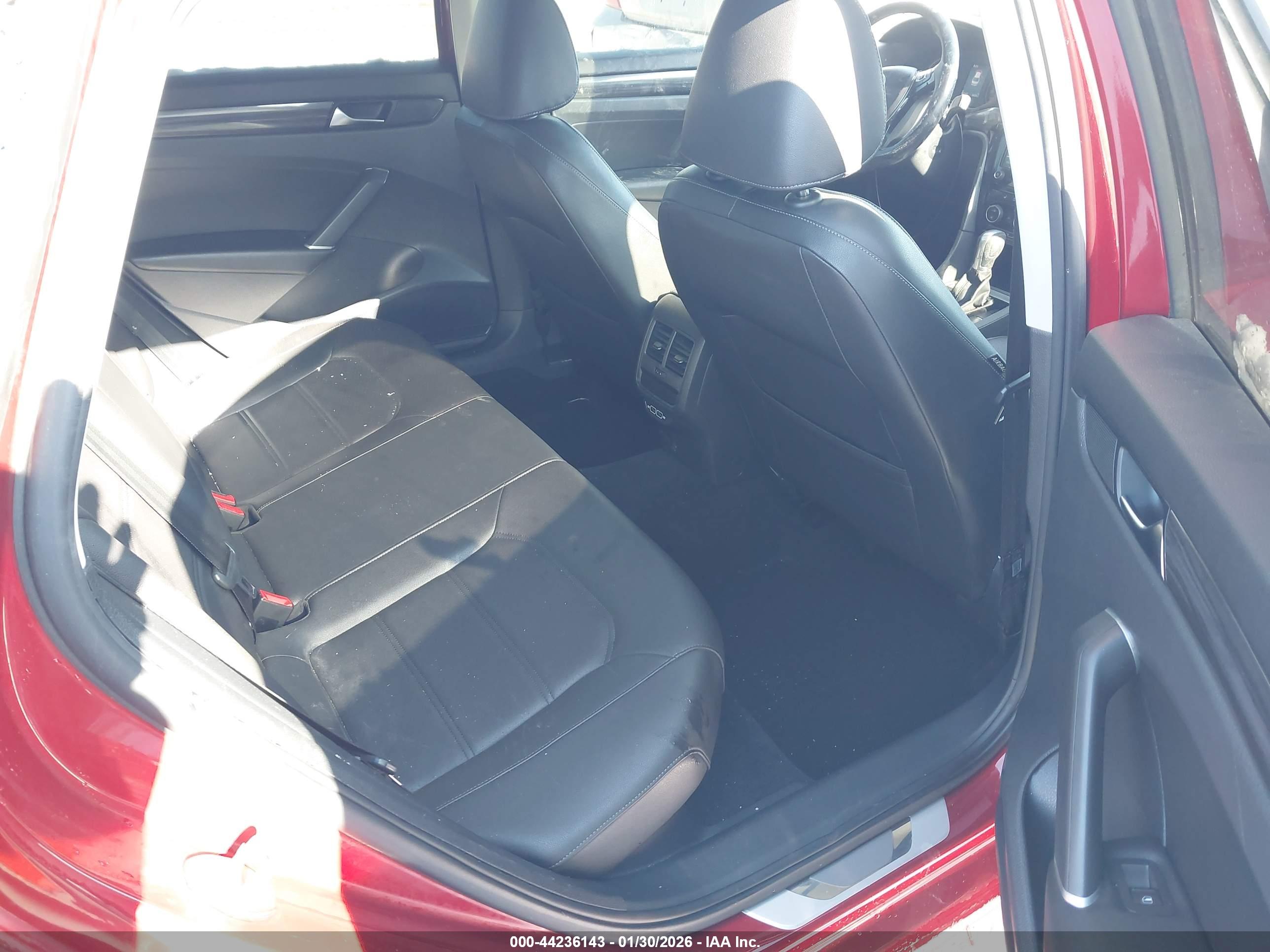VOLKSWAGEN PASSAT image 8