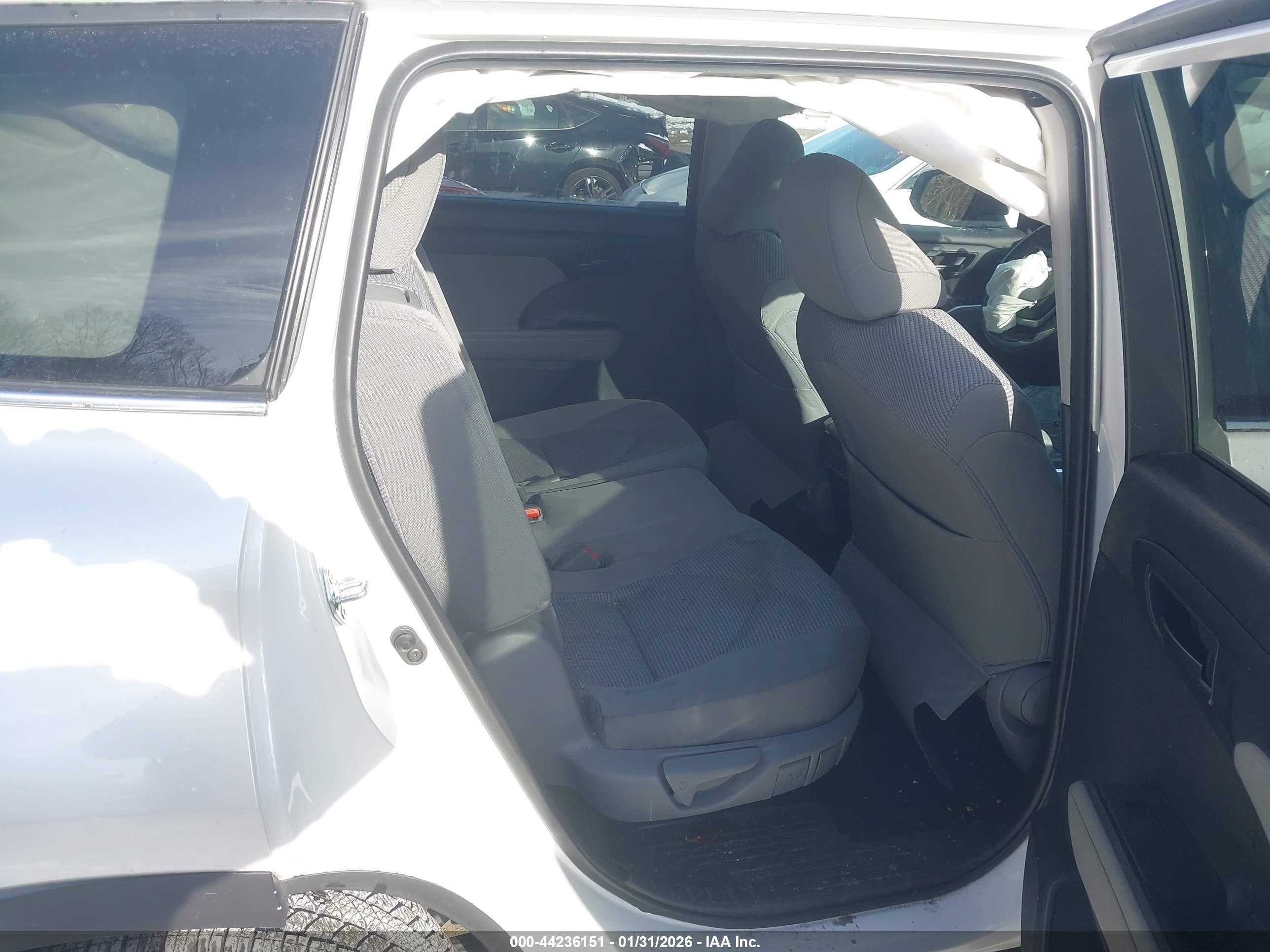 TOYOTA HIGHLANDER image 8