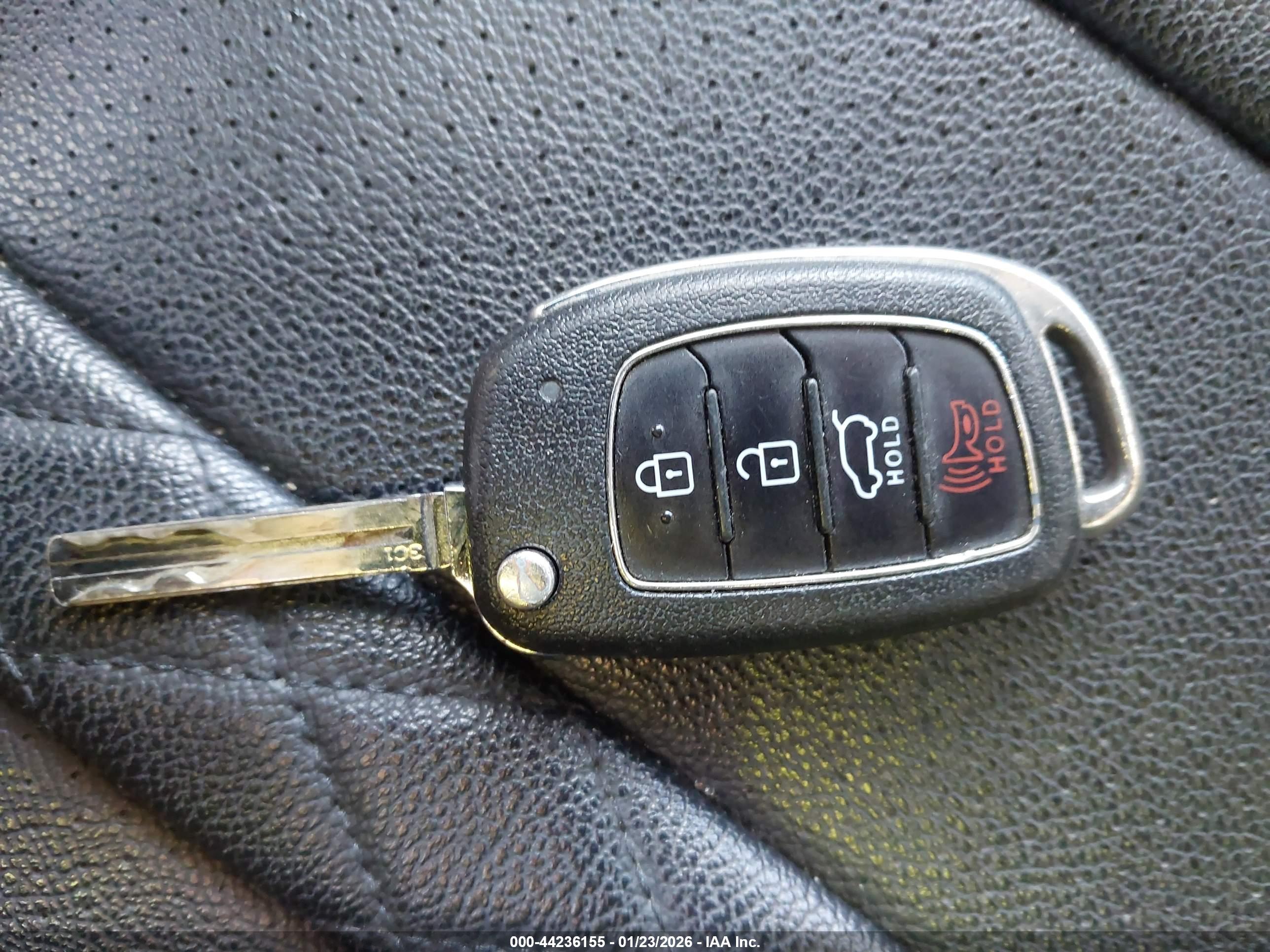 HYUNDAI TUCSON image 11