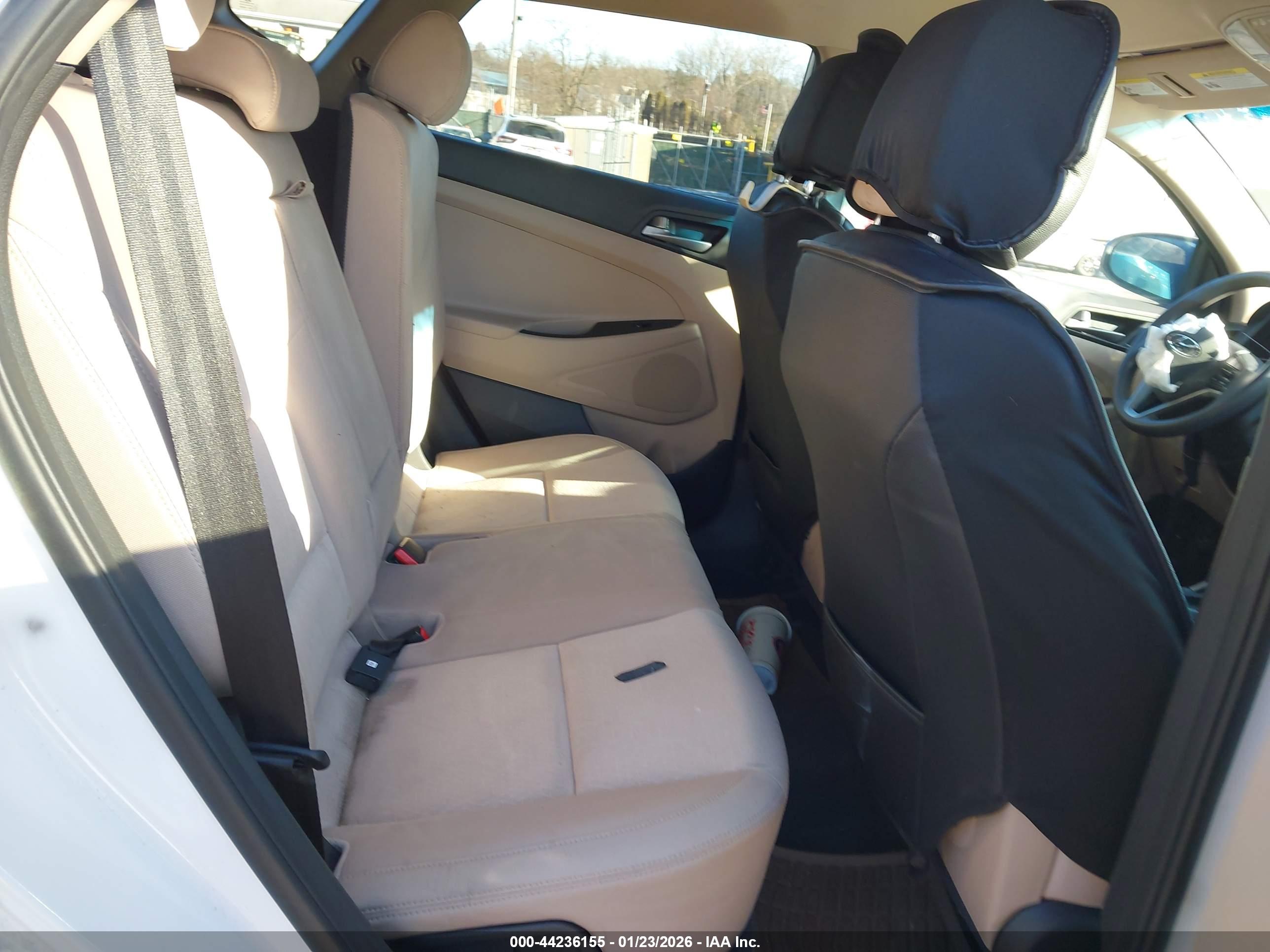 HYUNDAI TUCSON image 8