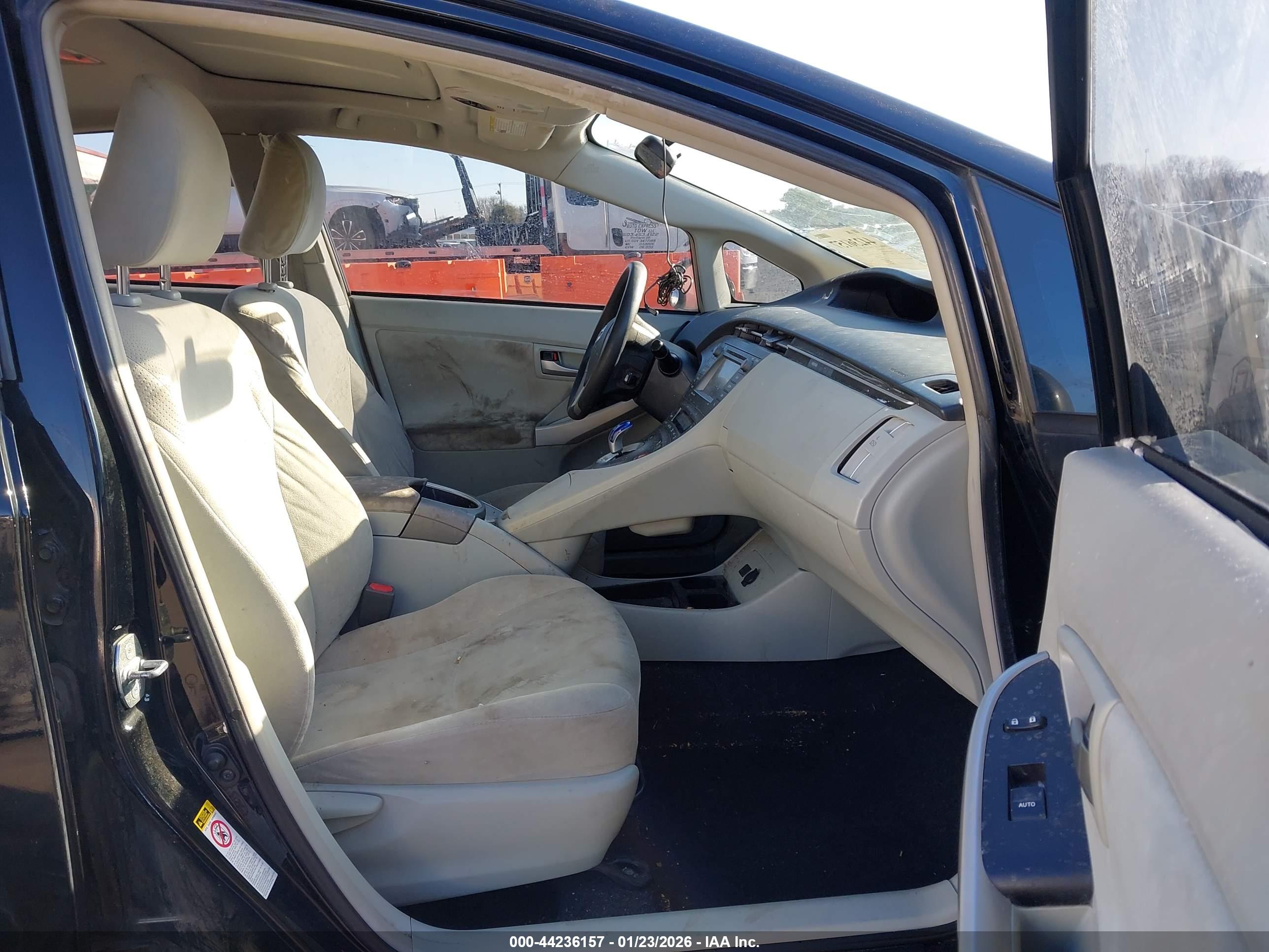 TOYOTA PRIUS image 5