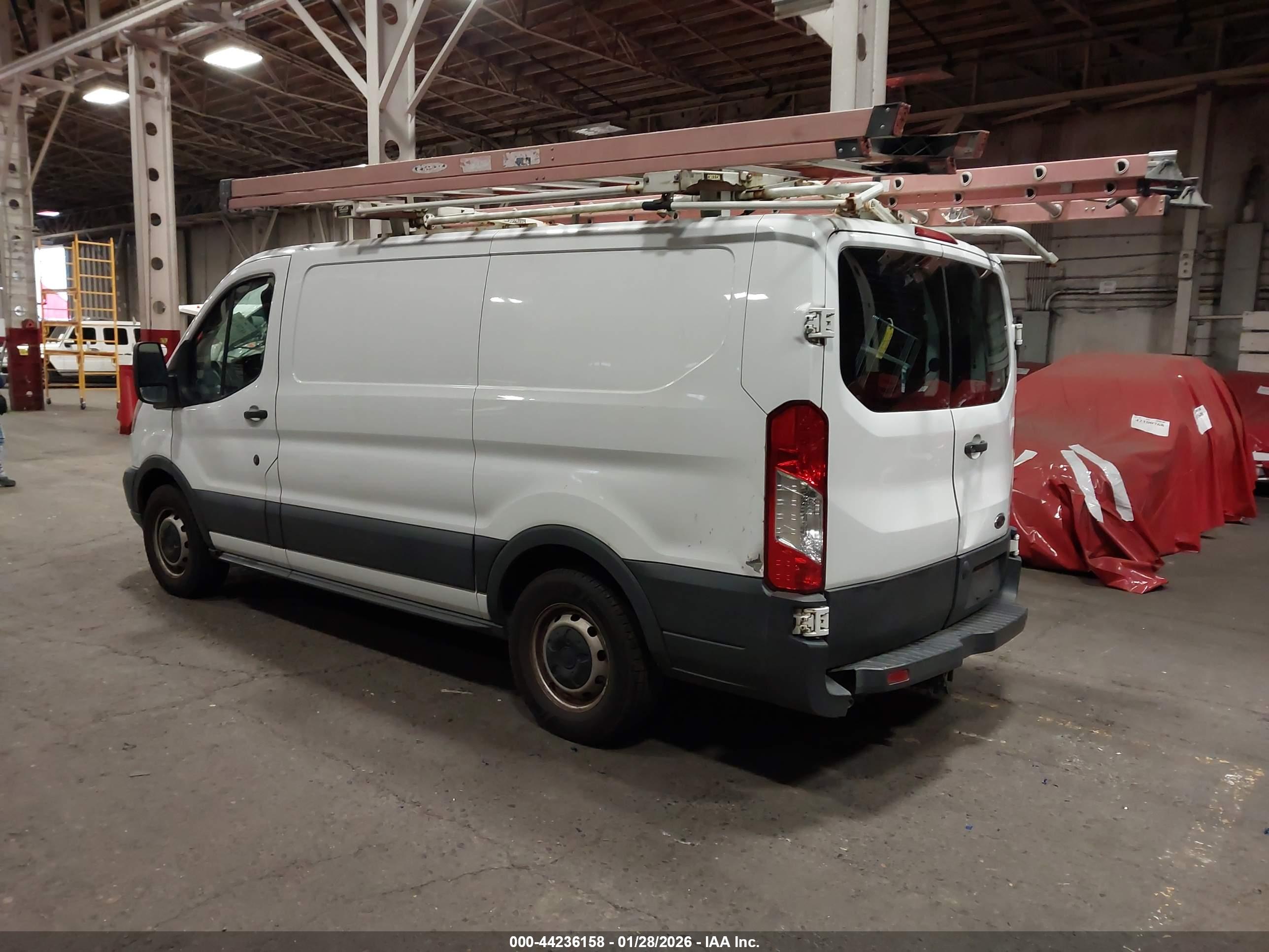 FORD TRANSIT-150 image 3
