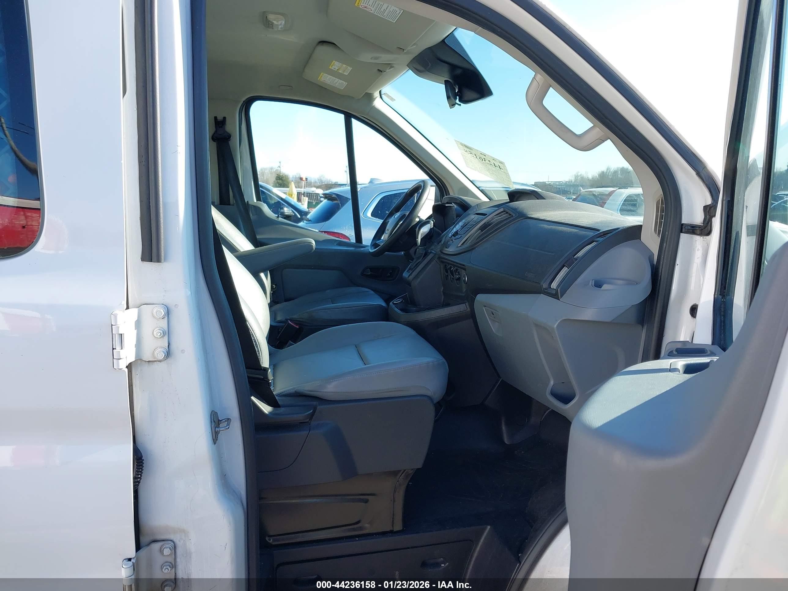 FORD TRANSIT-150 image 5