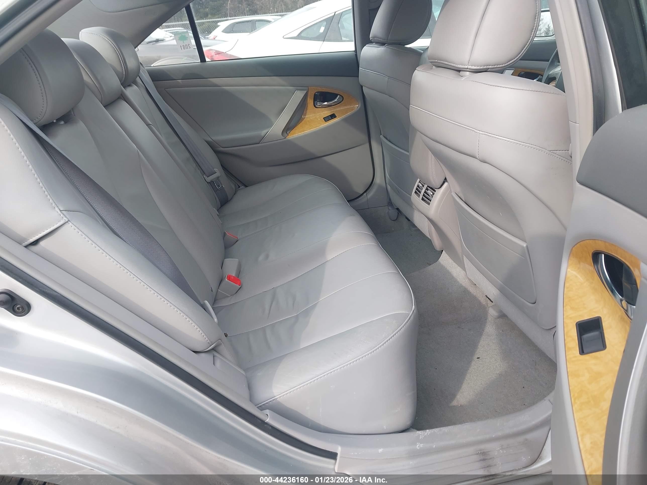 TOYOTA CAMRY image 8
