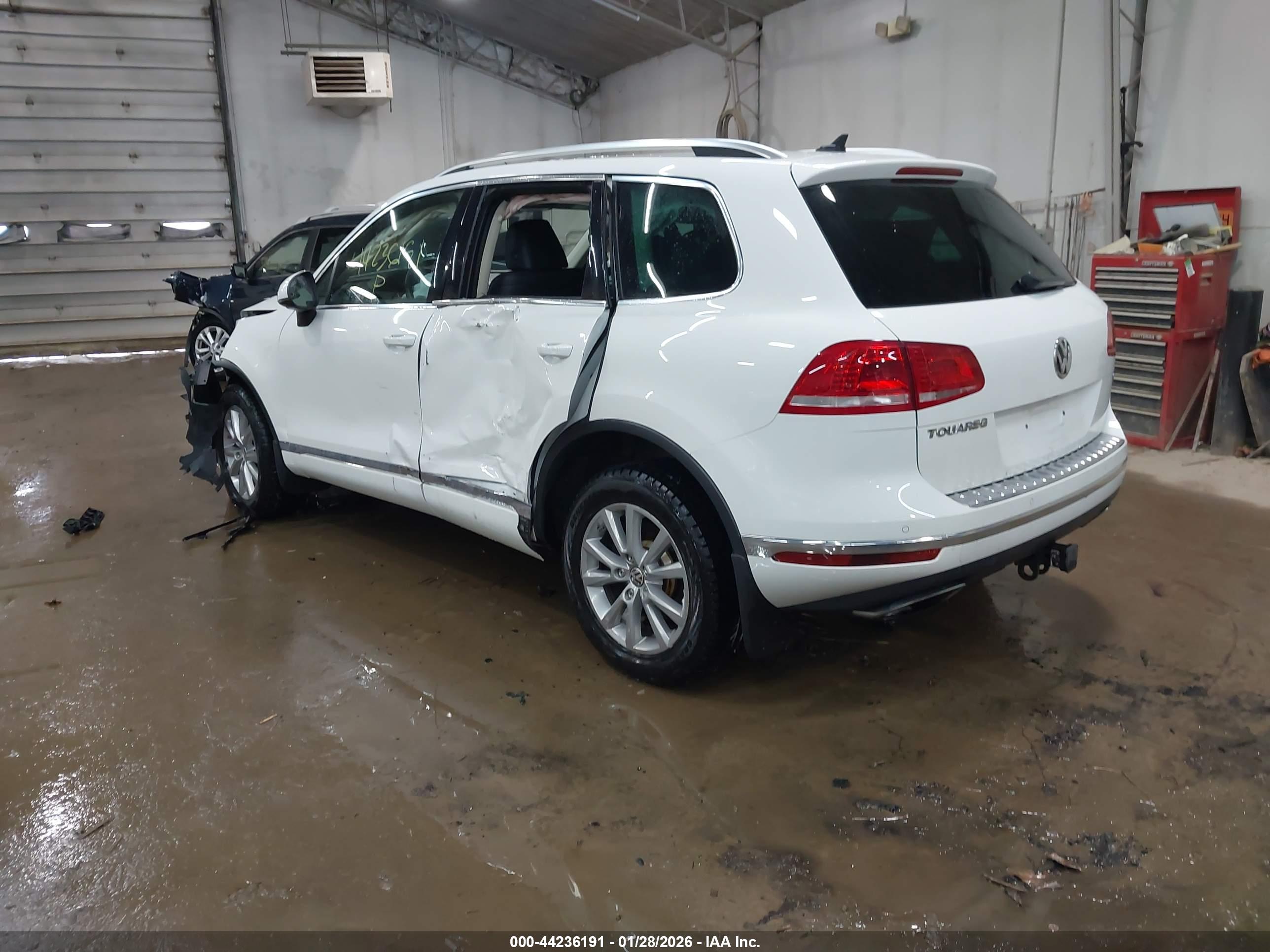 VOLKSWAGEN TOUAREG image 3