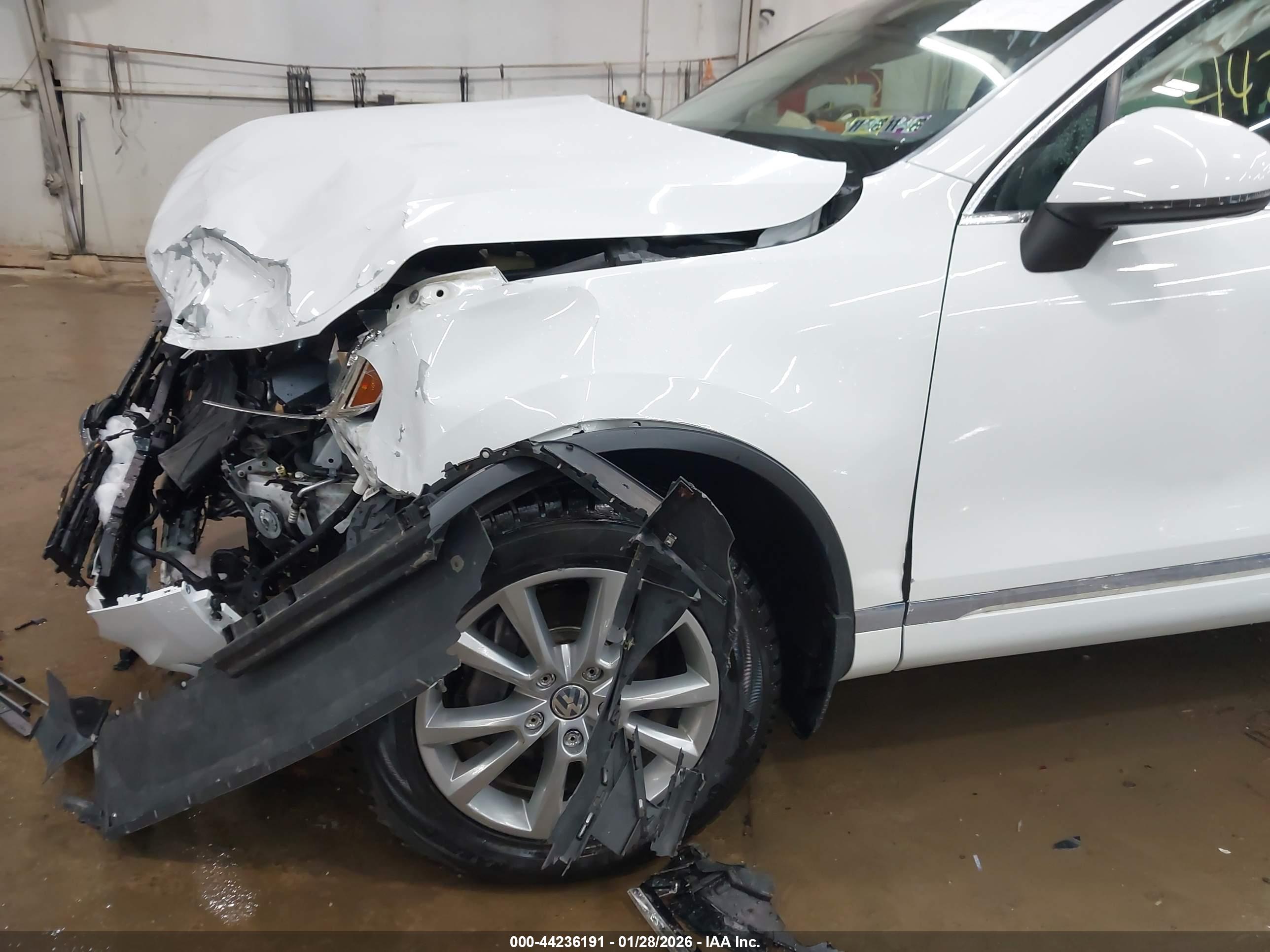 VOLKSWAGEN TOUAREG image 6