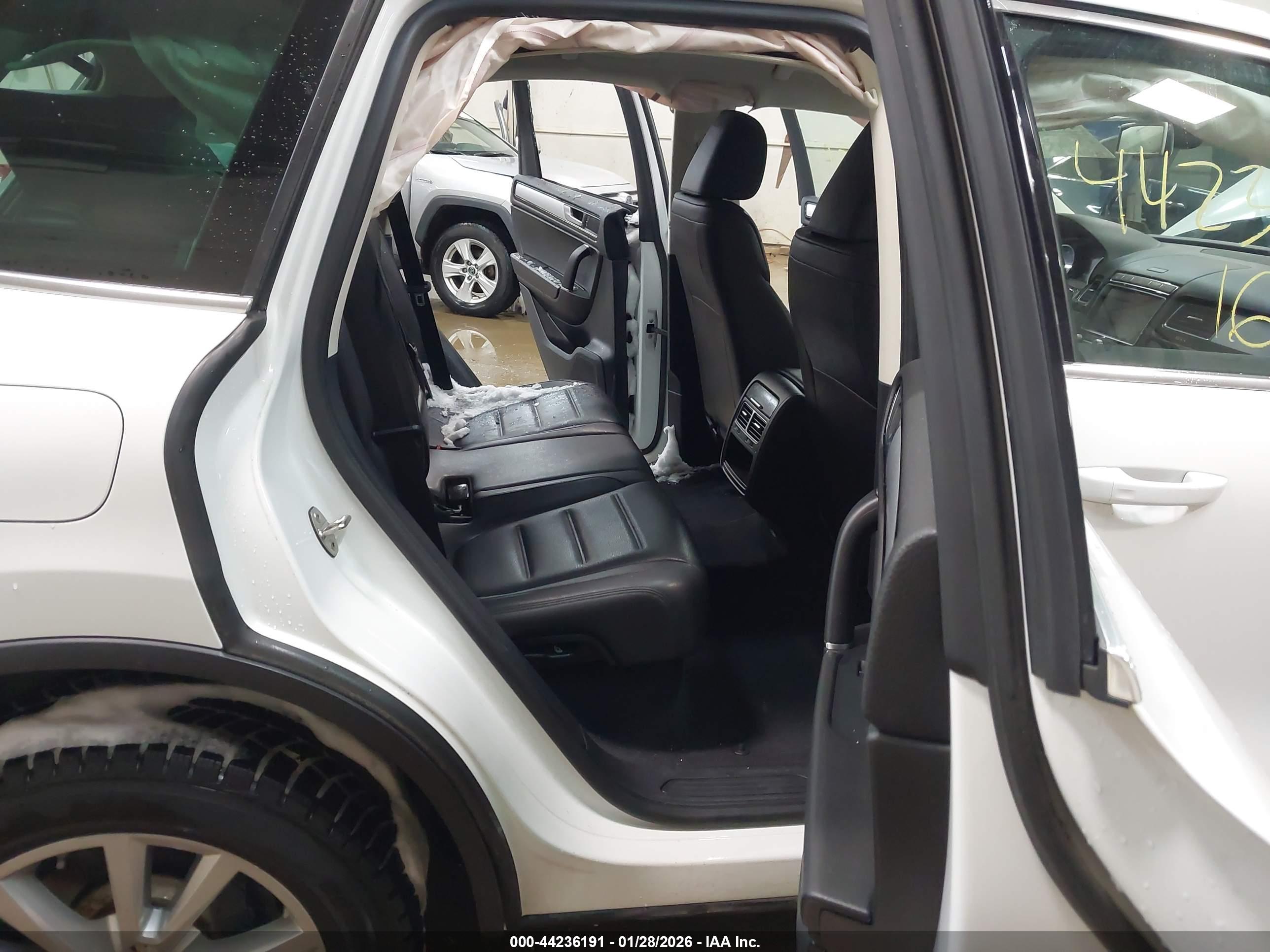 VOLKSWAGEN TOUAREG image 8