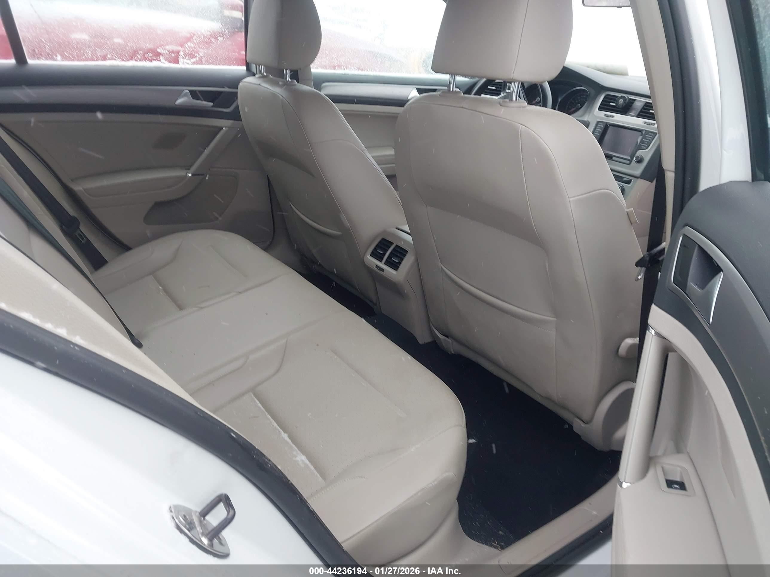 VOLKSWAGEN GOLF image 8
