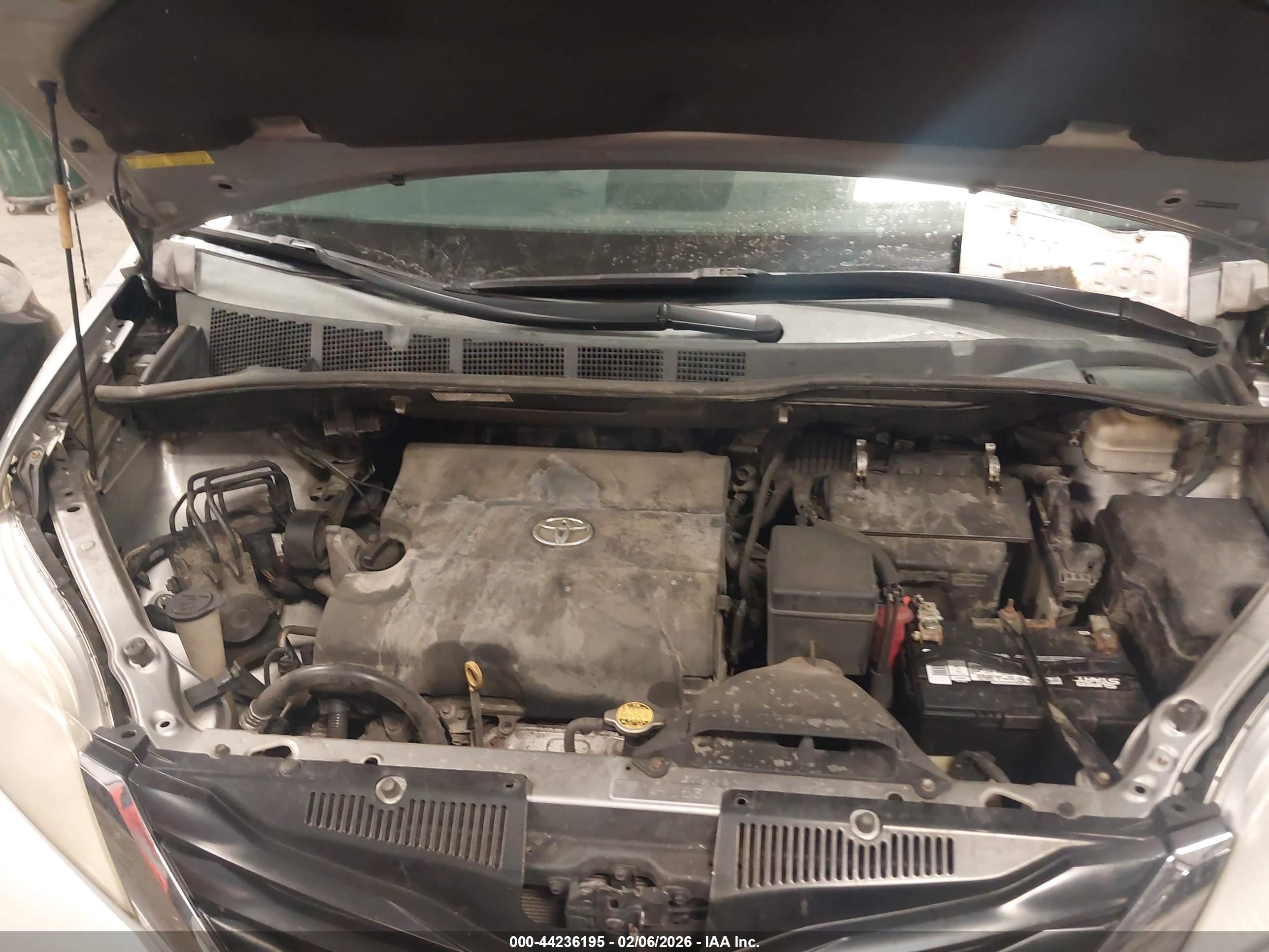 TOYOTA SIENNA image 10