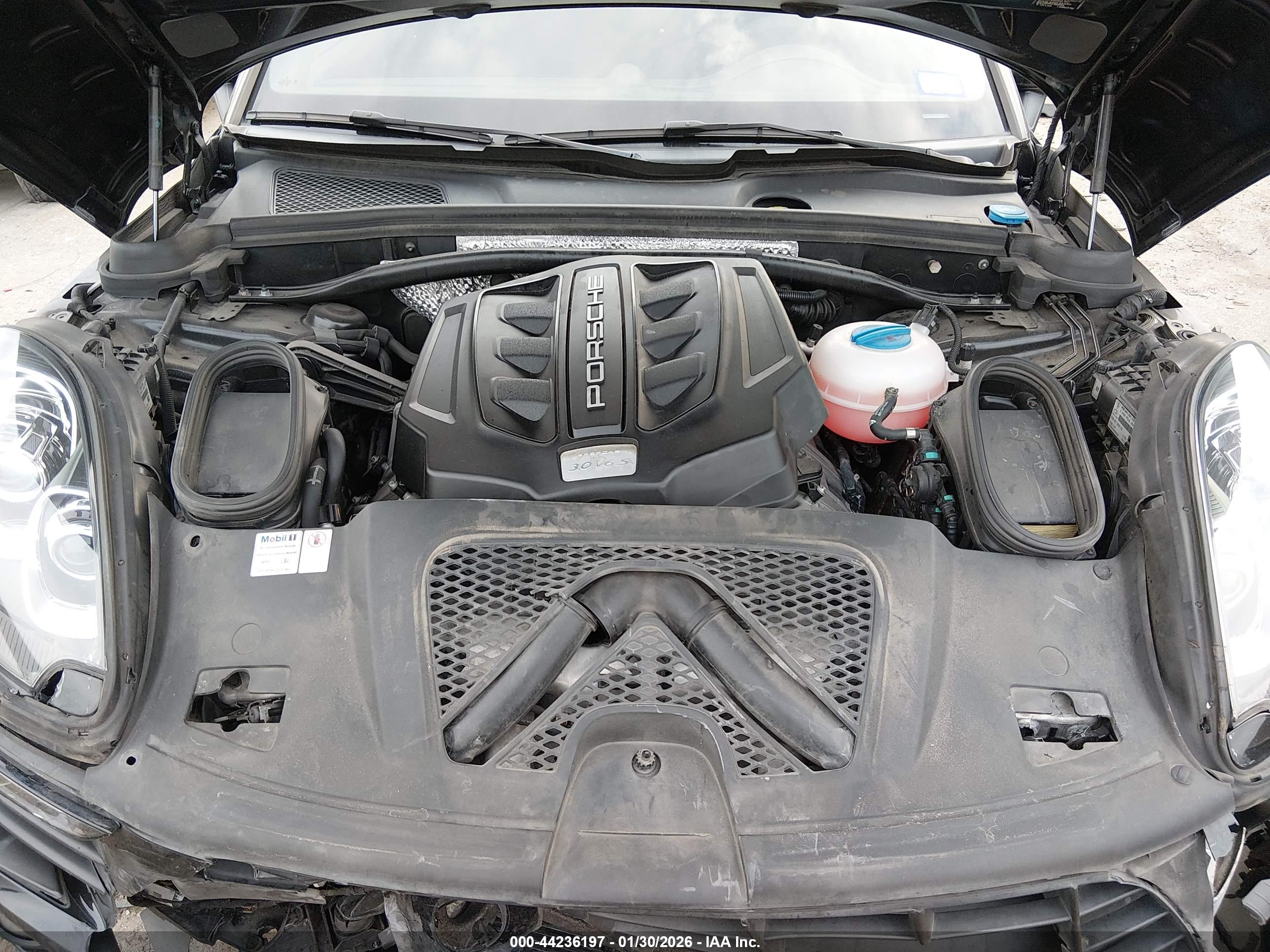 PORSCHE MACAN image 10