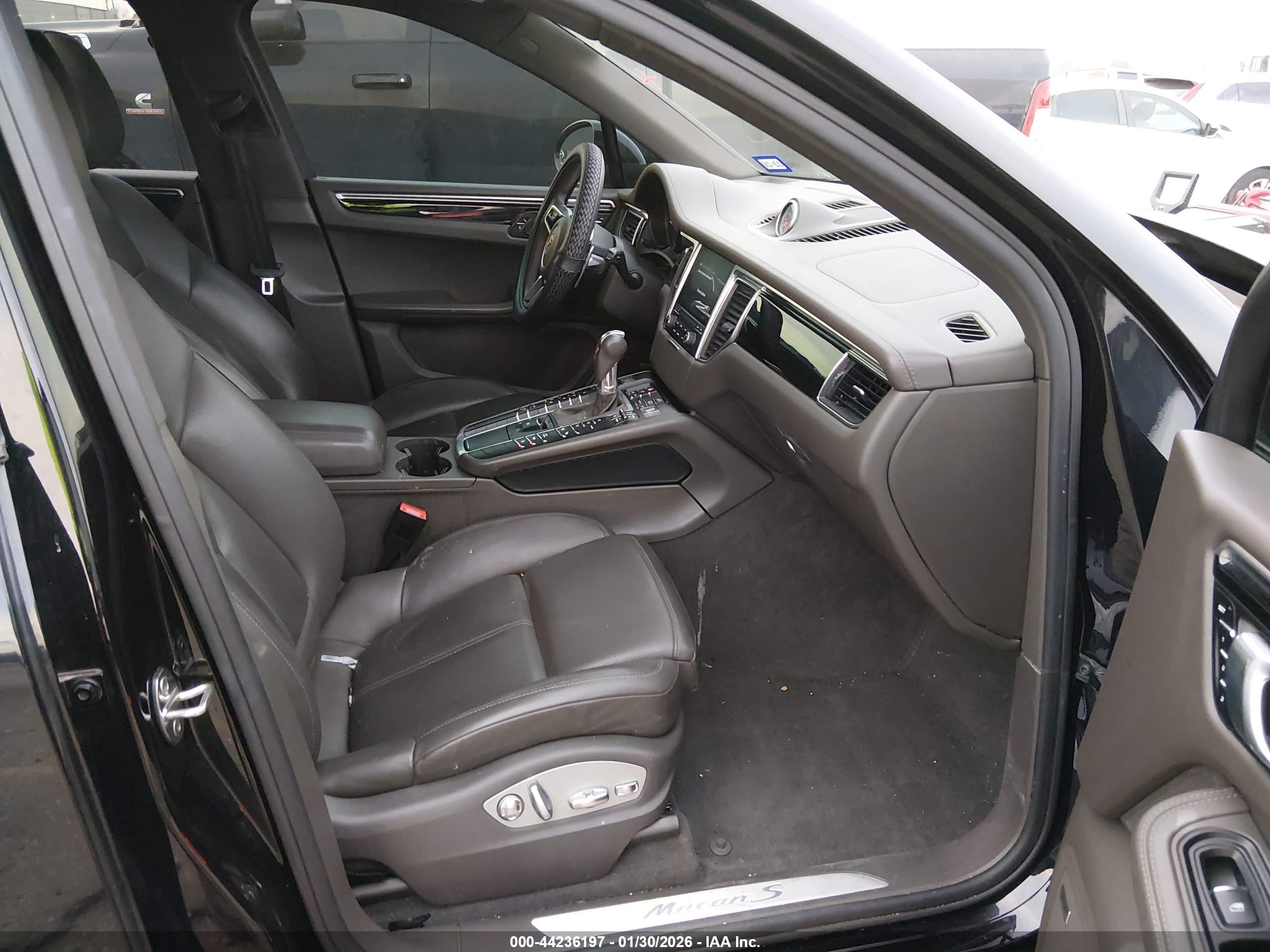PORSCHE MACAN image 5