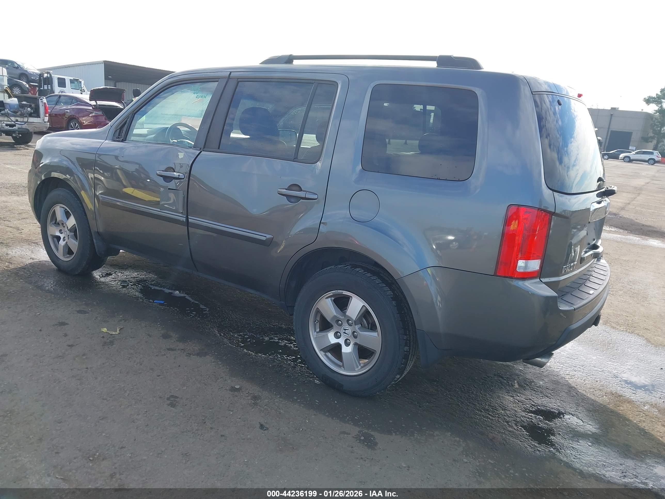 HONDA PILOT image 3