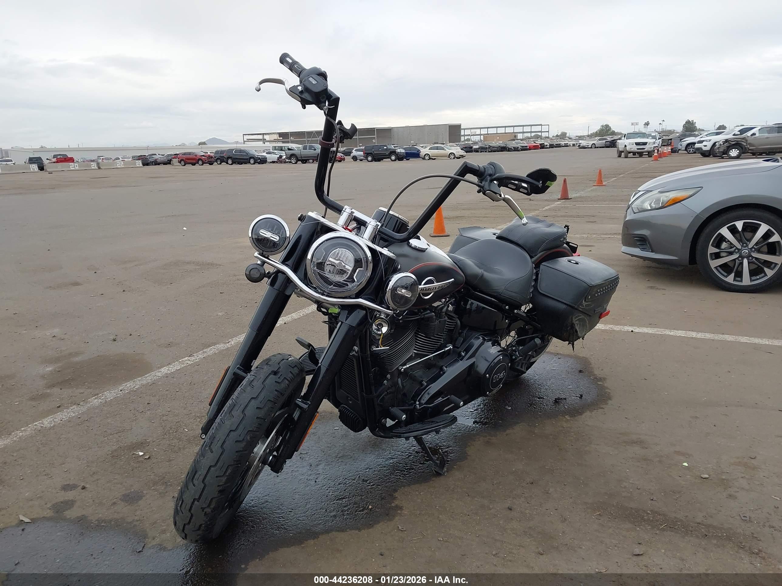 HARLEY-DAVIDSON FLHCS image 2