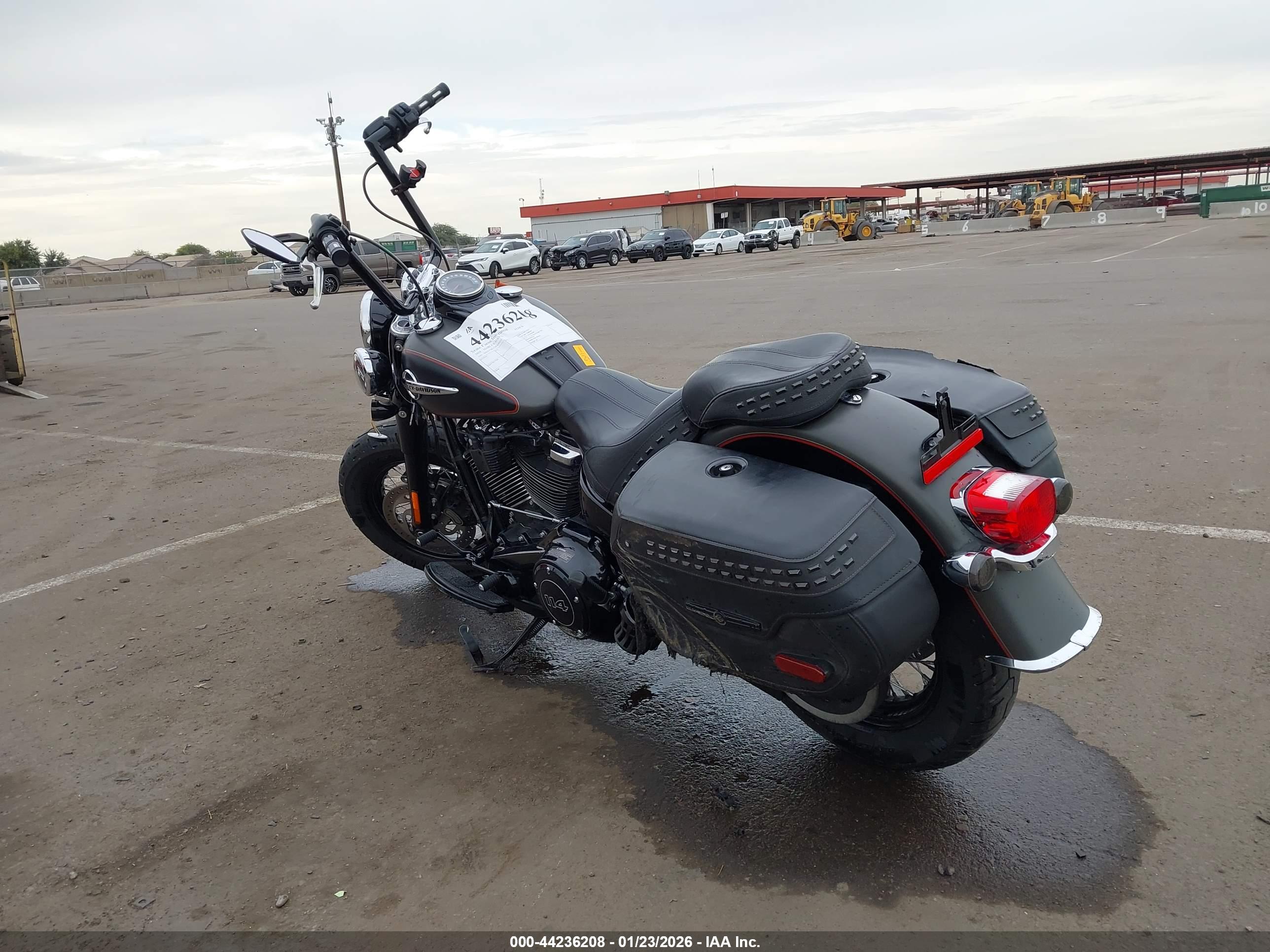 HARLEY-DAVIDSON FLHCS image 3
