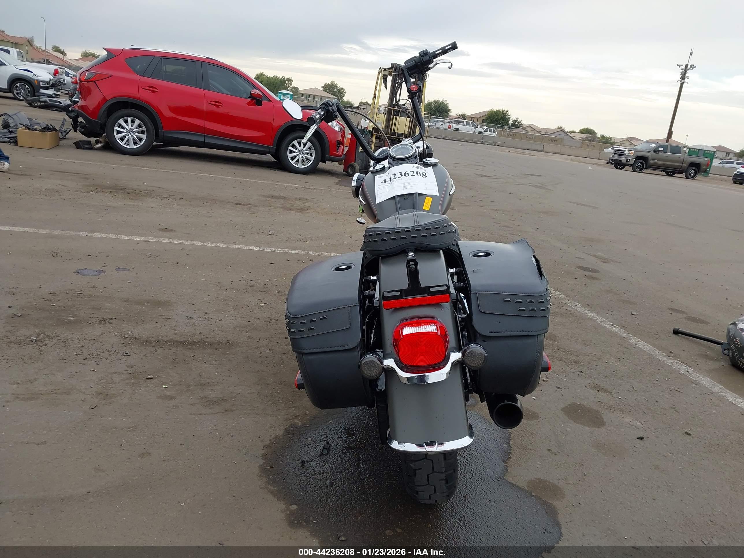 HARLEY-DAVIDSON FLHCS image 6