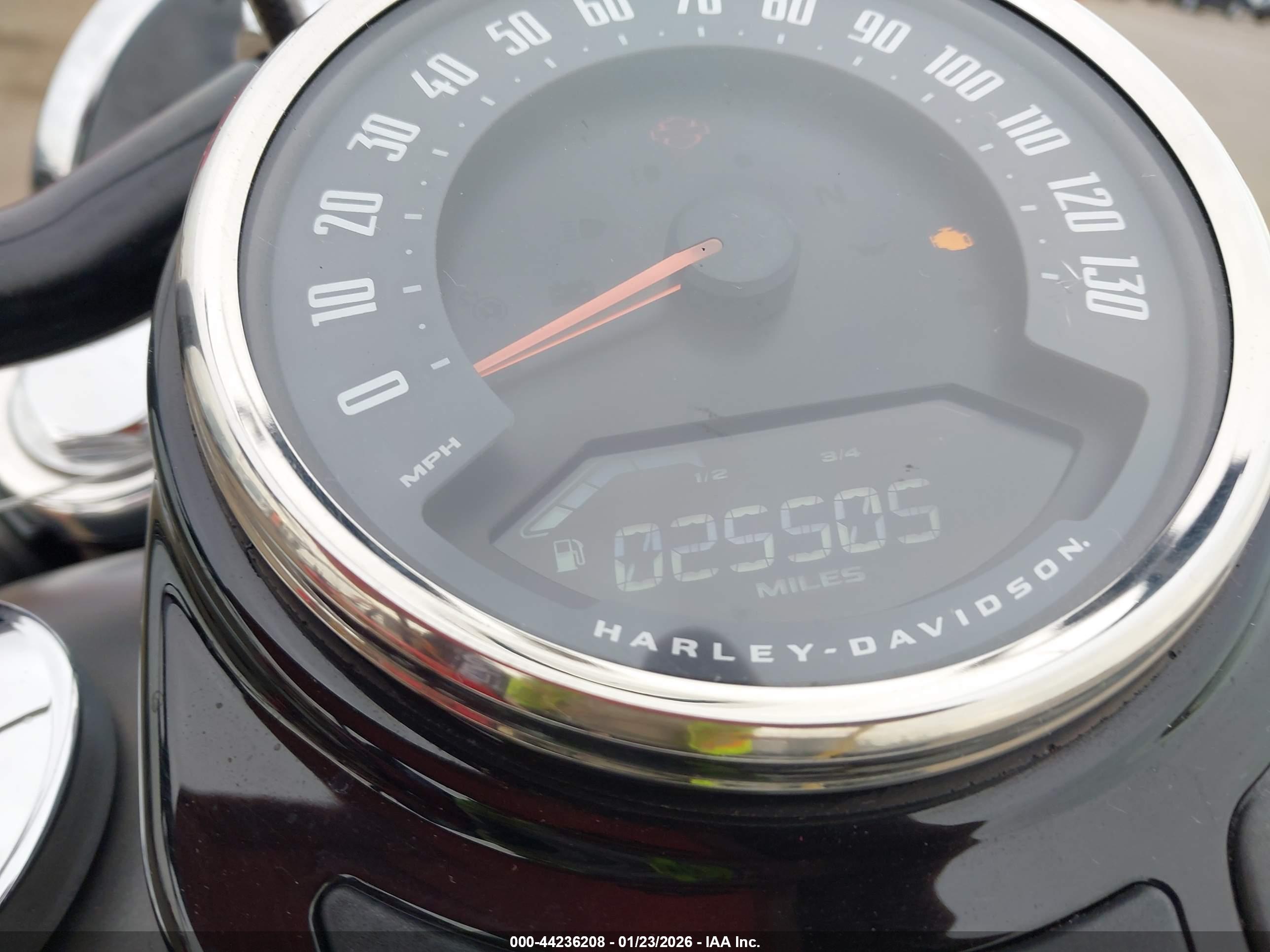 HARLEY-DAVIDSON FLHCS image 7