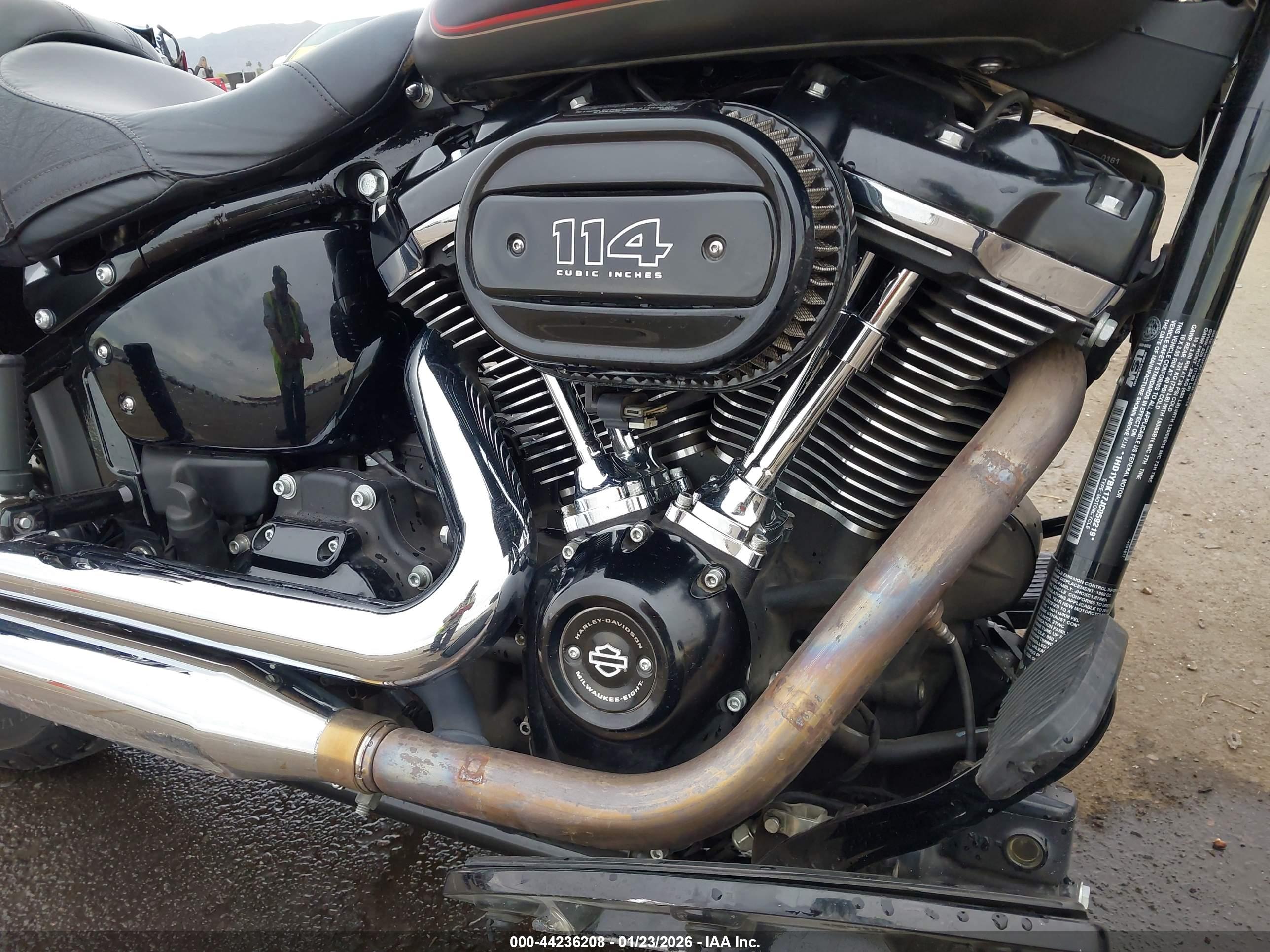 HARLEY-DAVIDSON FLHCS image 8