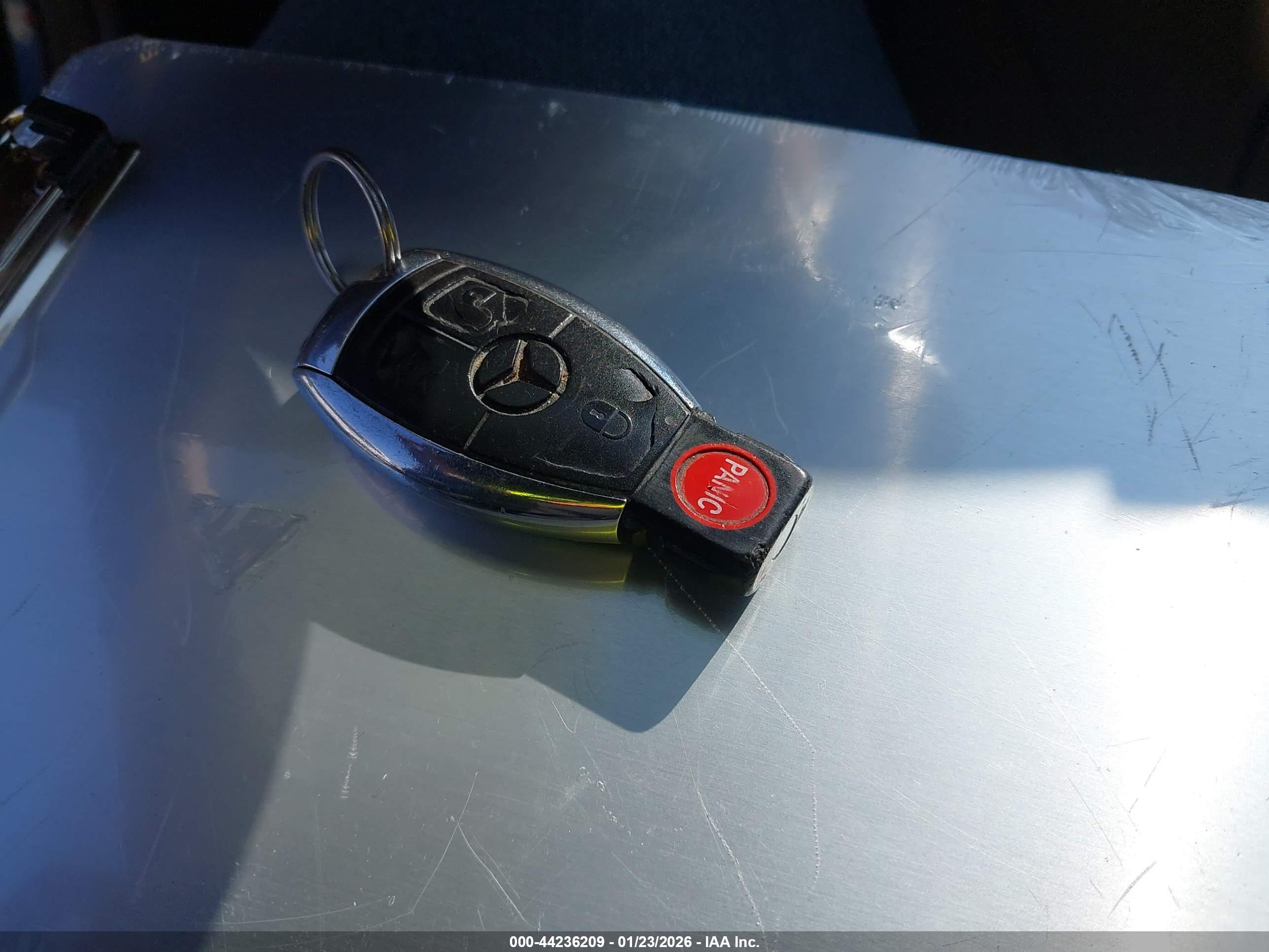 MERCEDES-BENZ E image 11