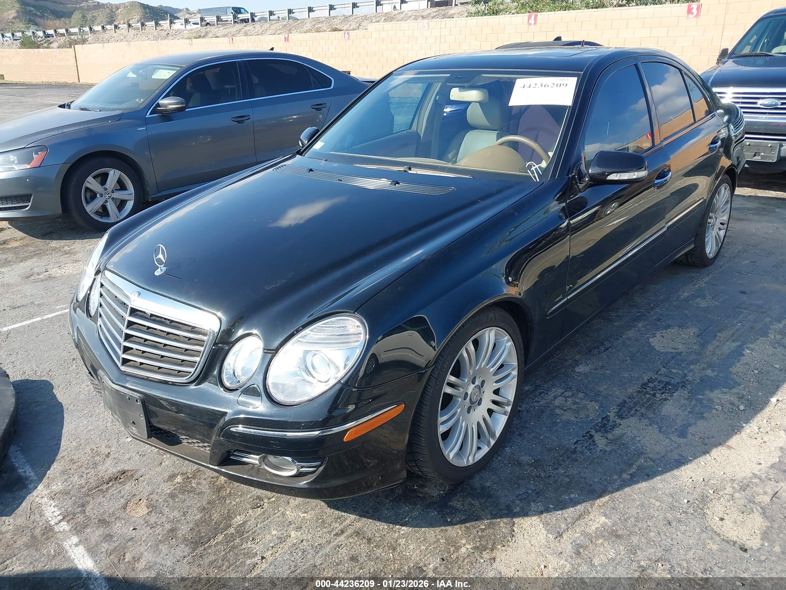 MERCEDES-BENZ E image 2