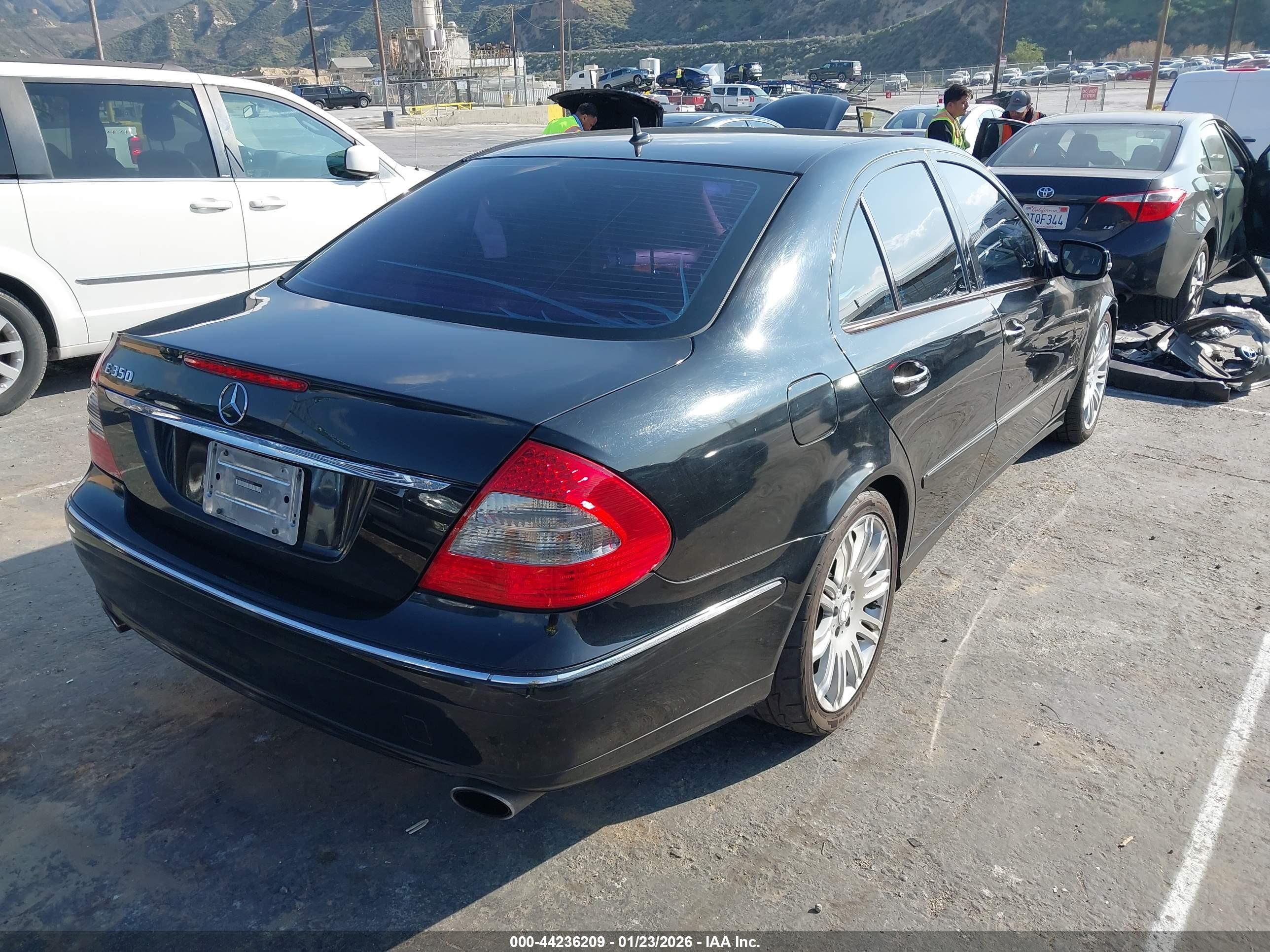MERCEDES-BENZ E image 4