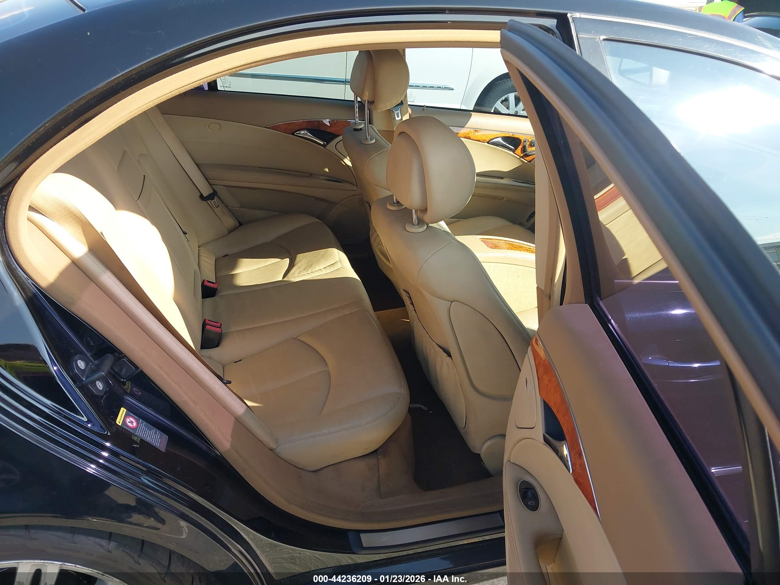 MERCEDES-BENZ E image 8