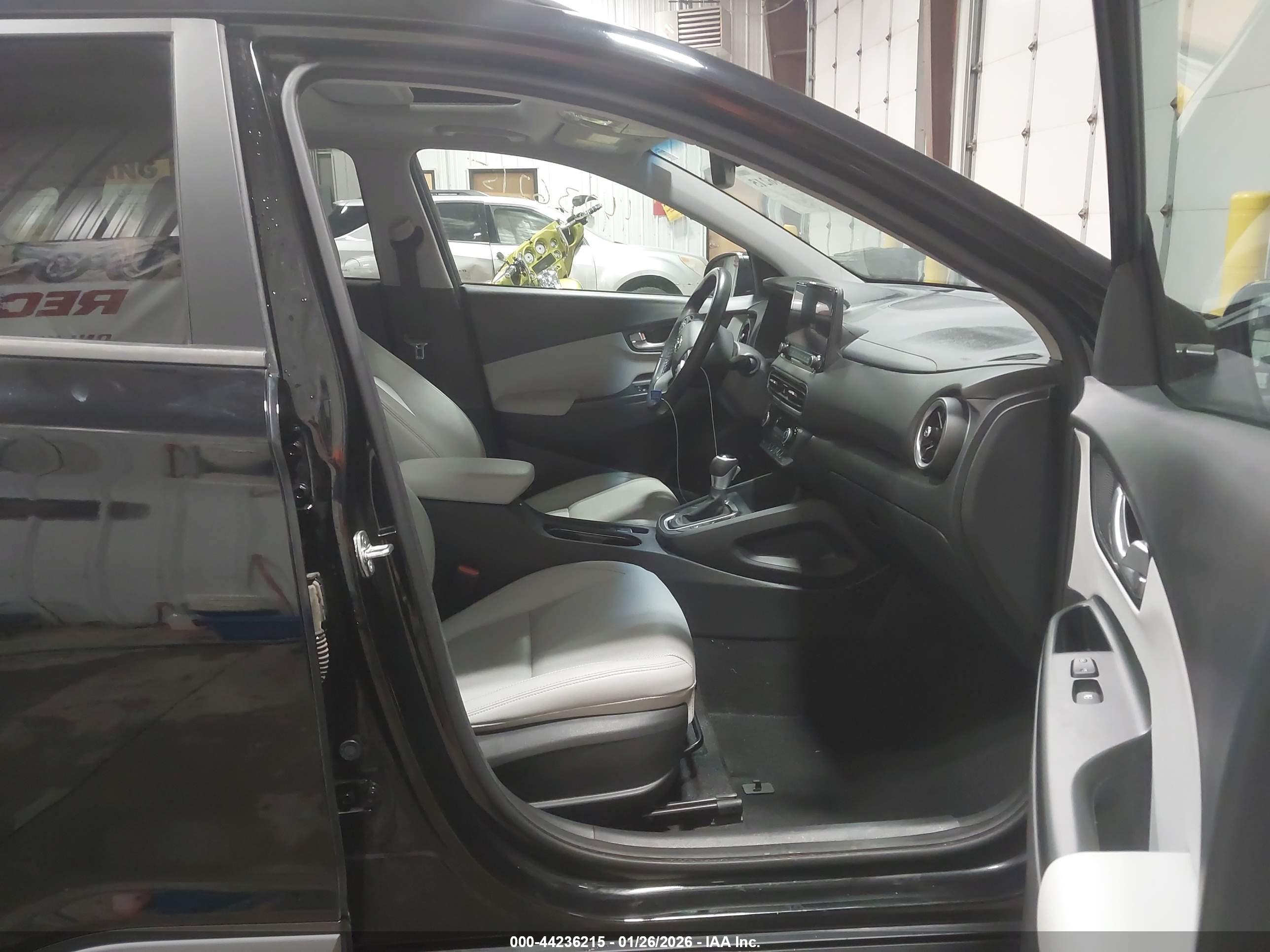 HYUNDAI KONA image 5