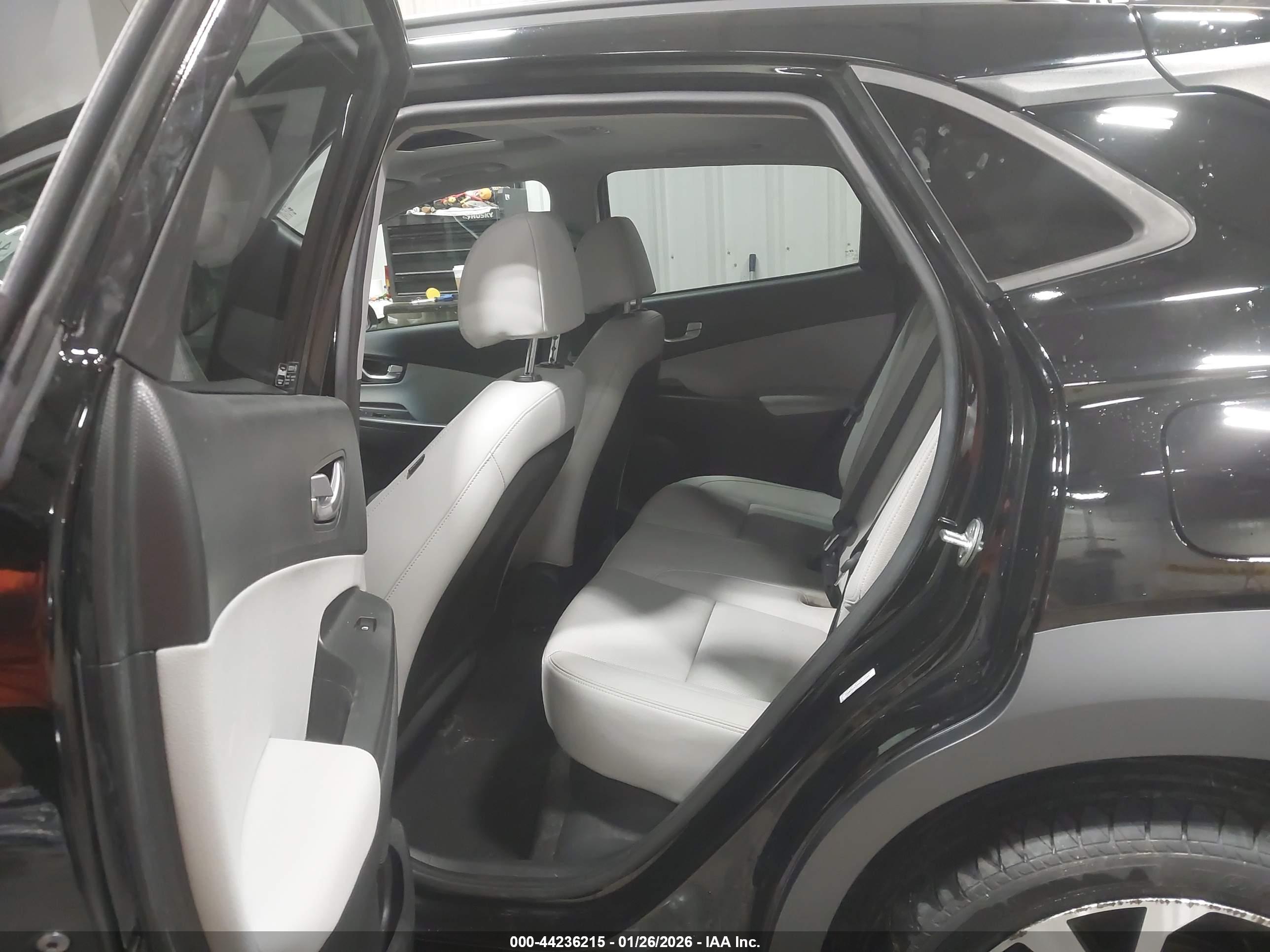 HYUNDAI KONA image 8
