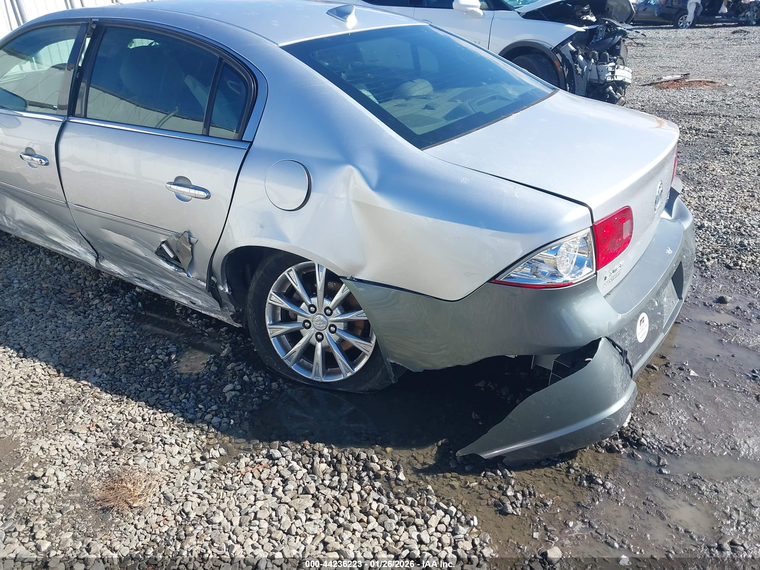 BUICK LUCERNE image 6