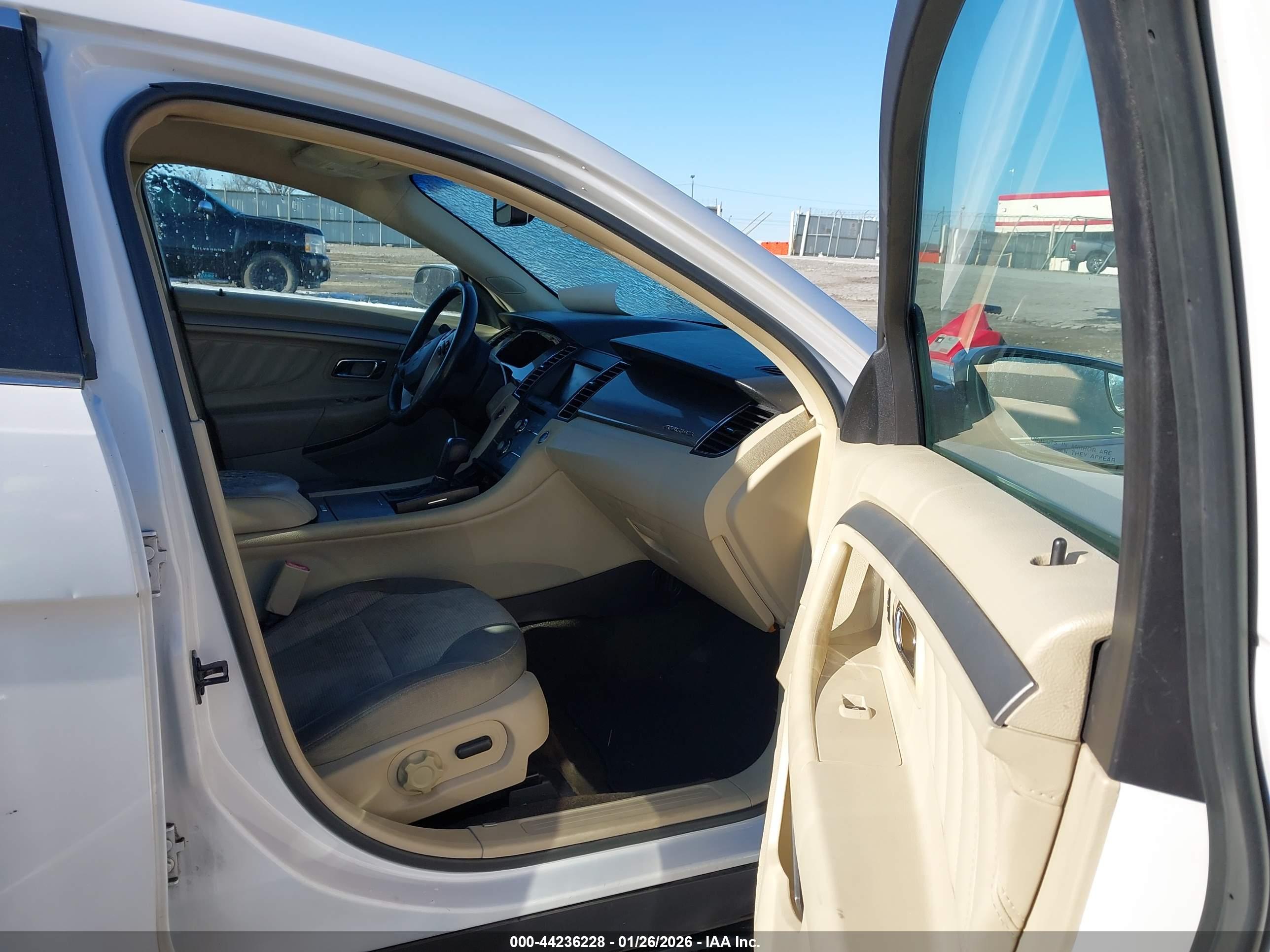 FORD TAURUS image 5