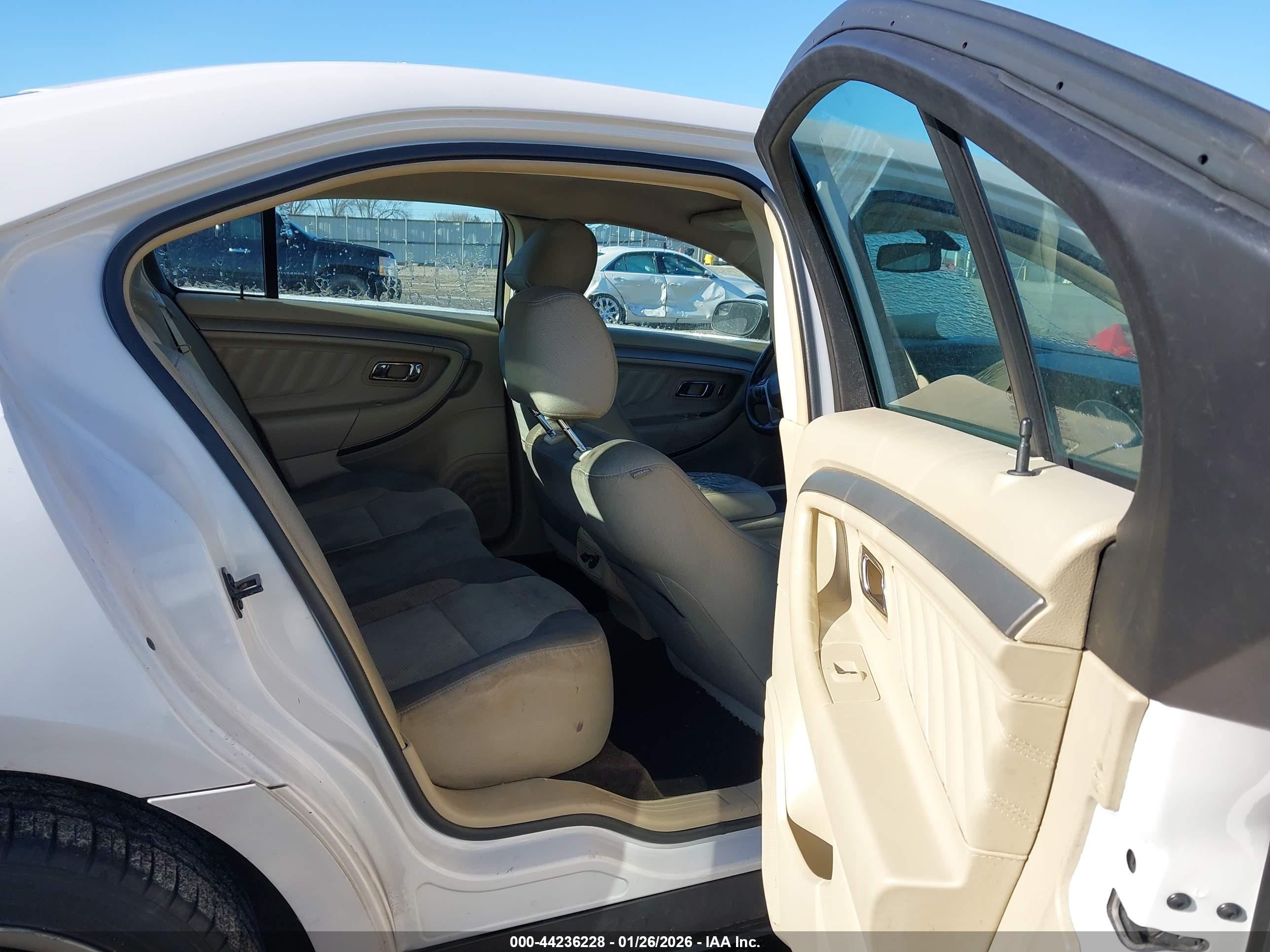 FORD TAURUS image 8