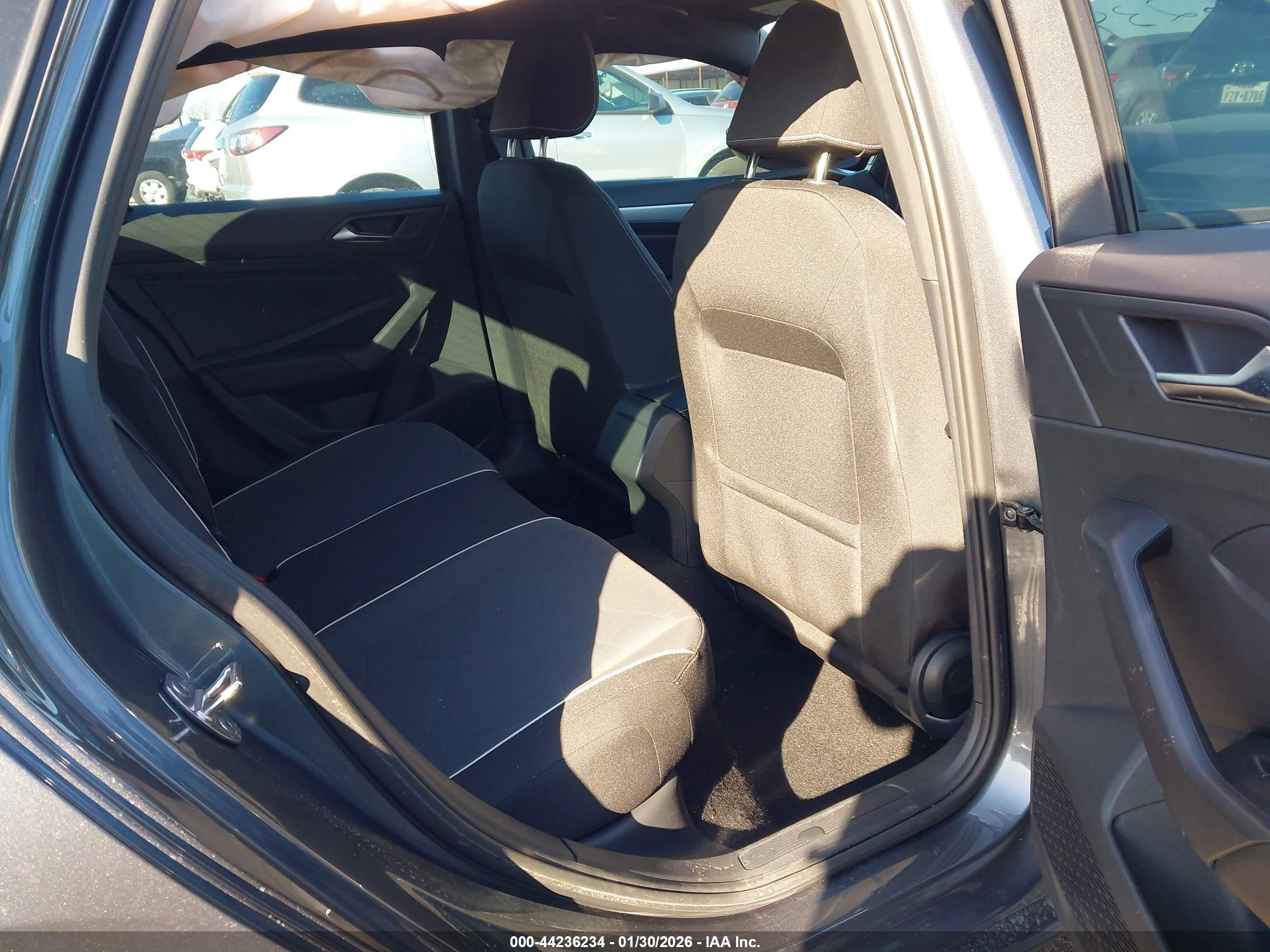 VOLKSWAGEN JETTA image 8