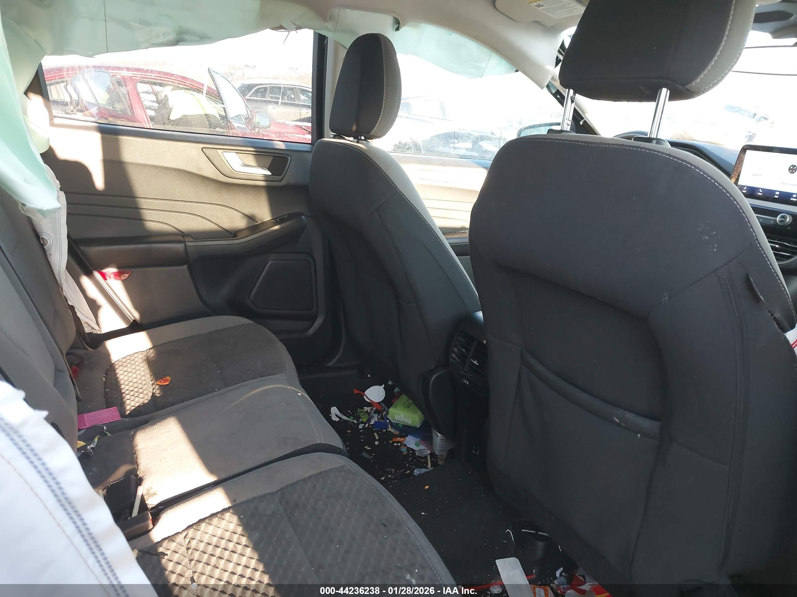 FORD ESCAPE image 8