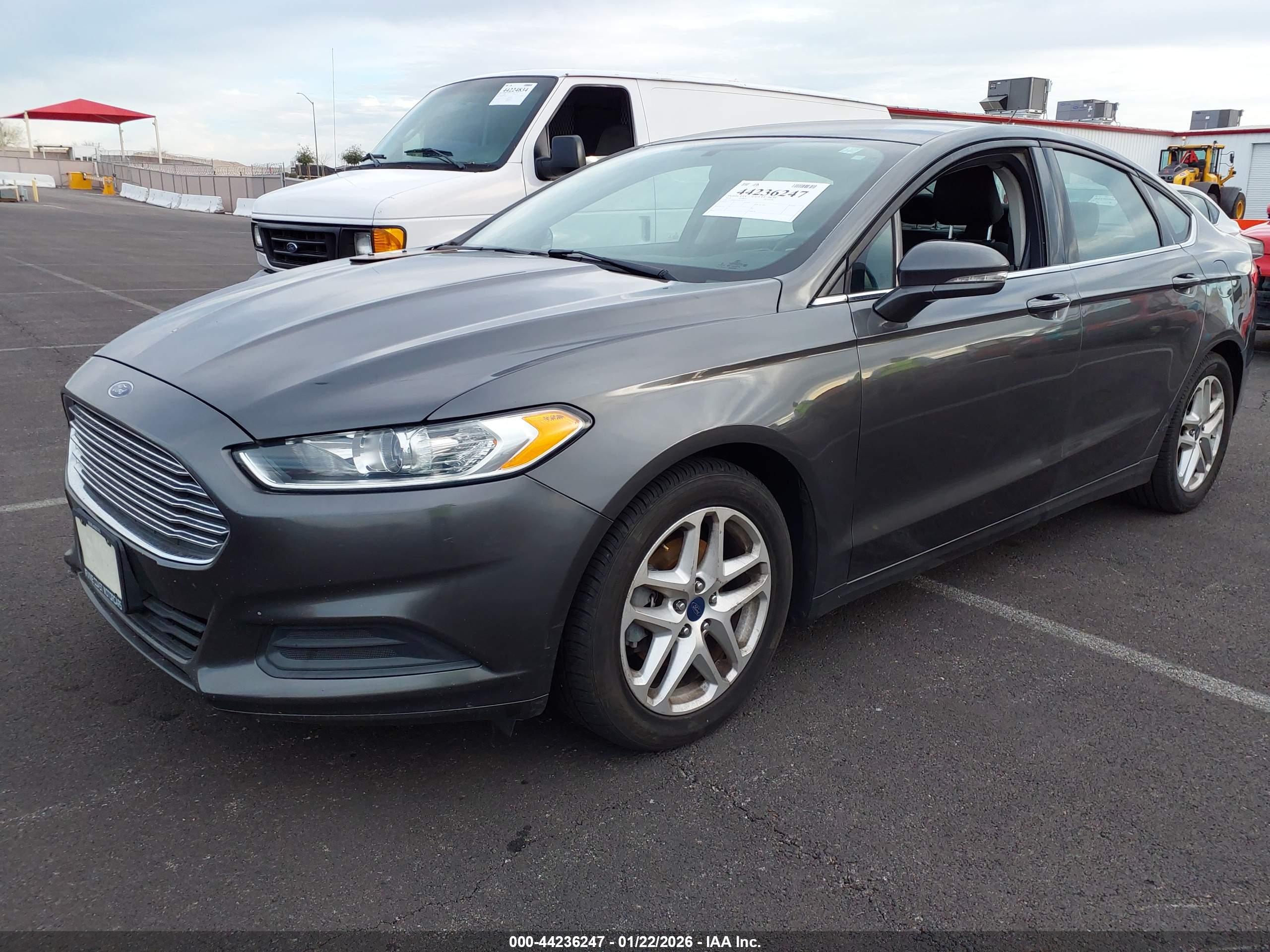 FORD FUSION image 2