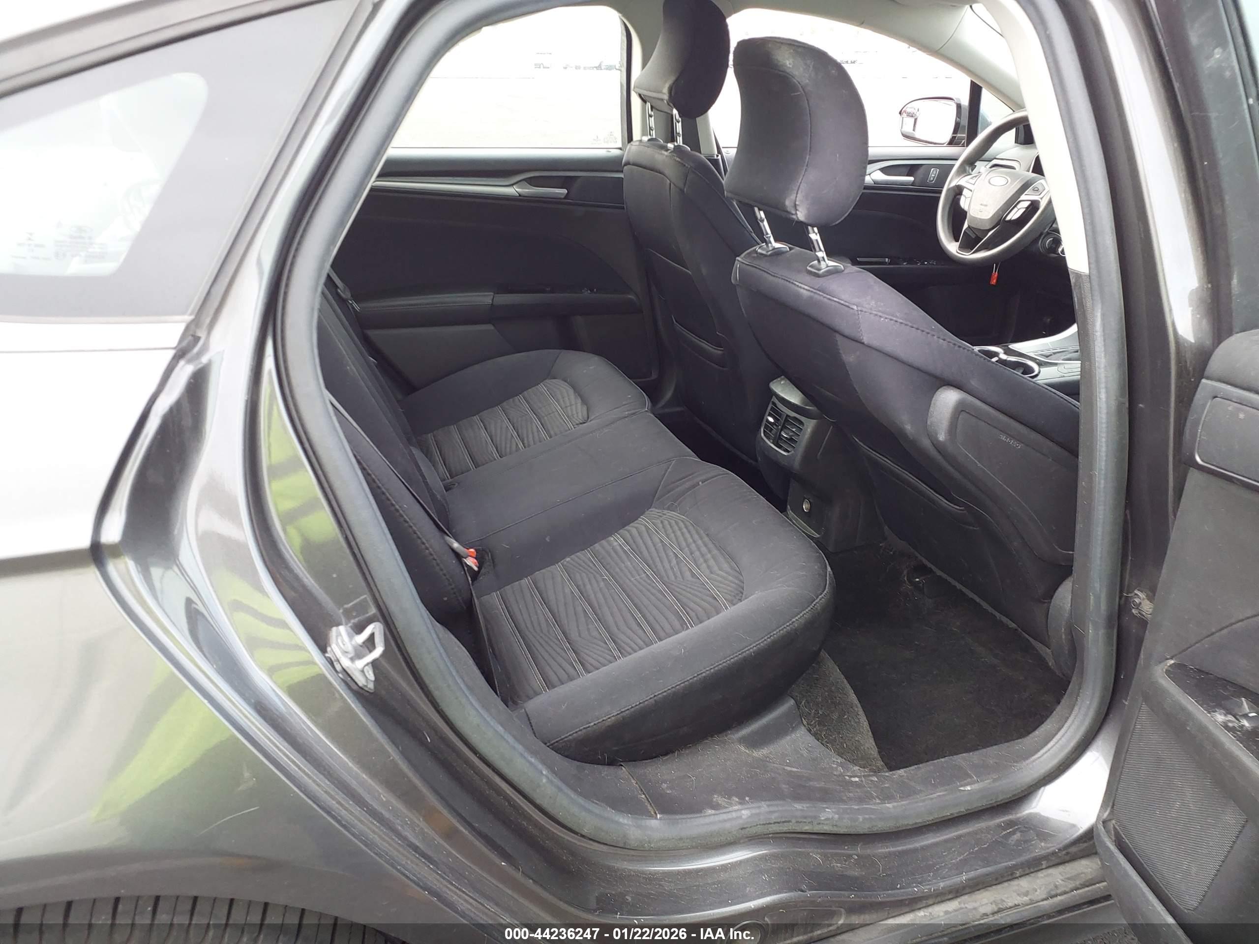 FORD FUSION image 8