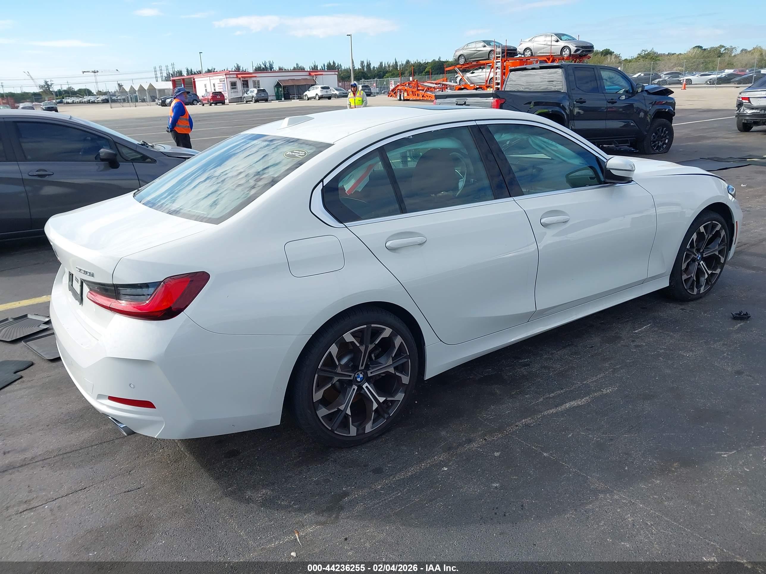 BMW 330I image 4