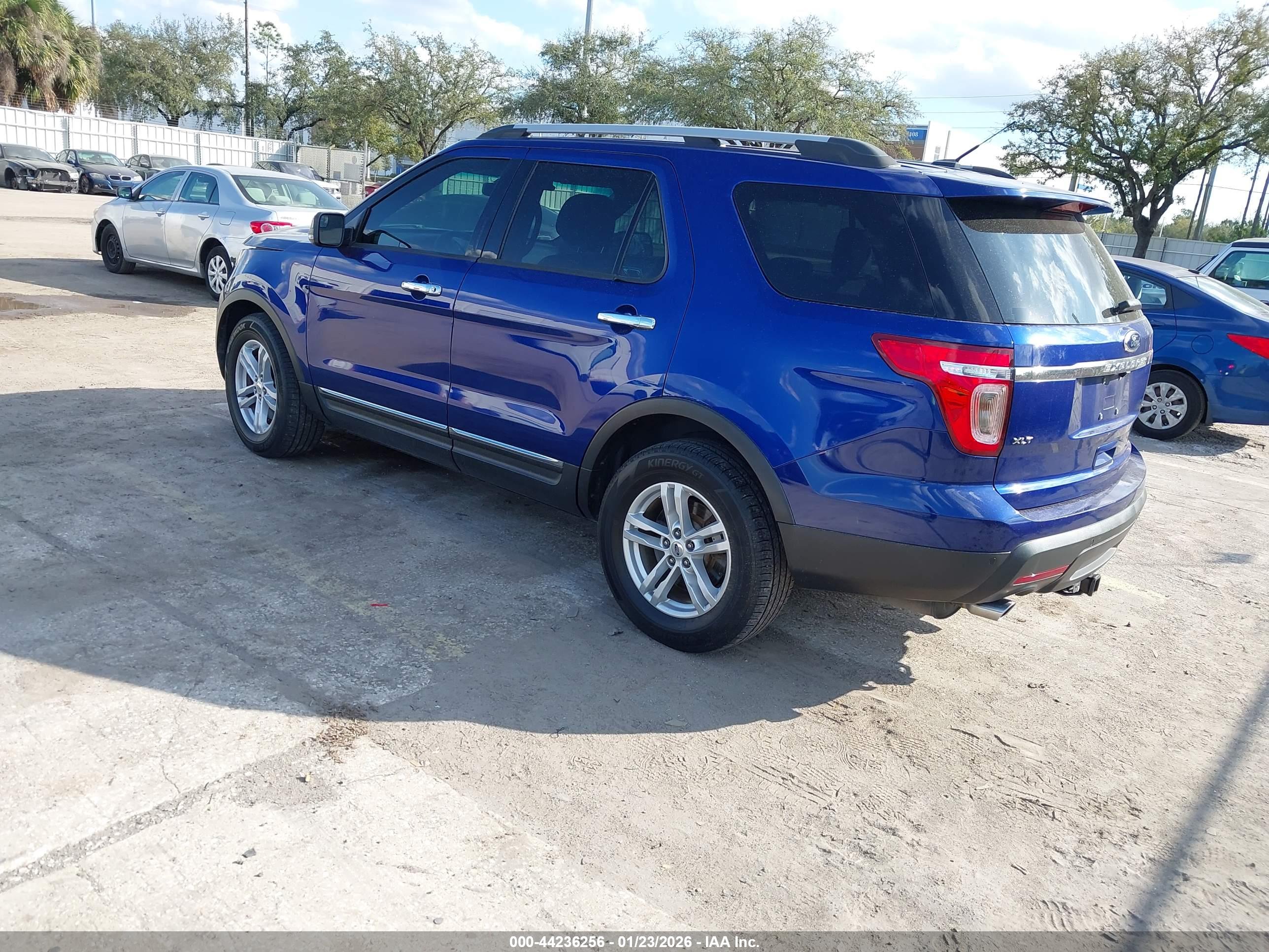 FORD EXPLORER image 3