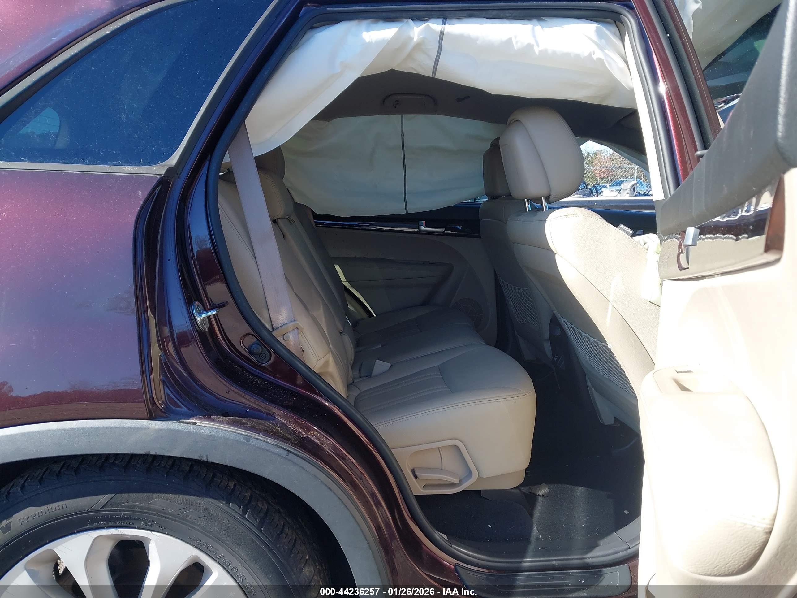 KIA SORENTO image 8