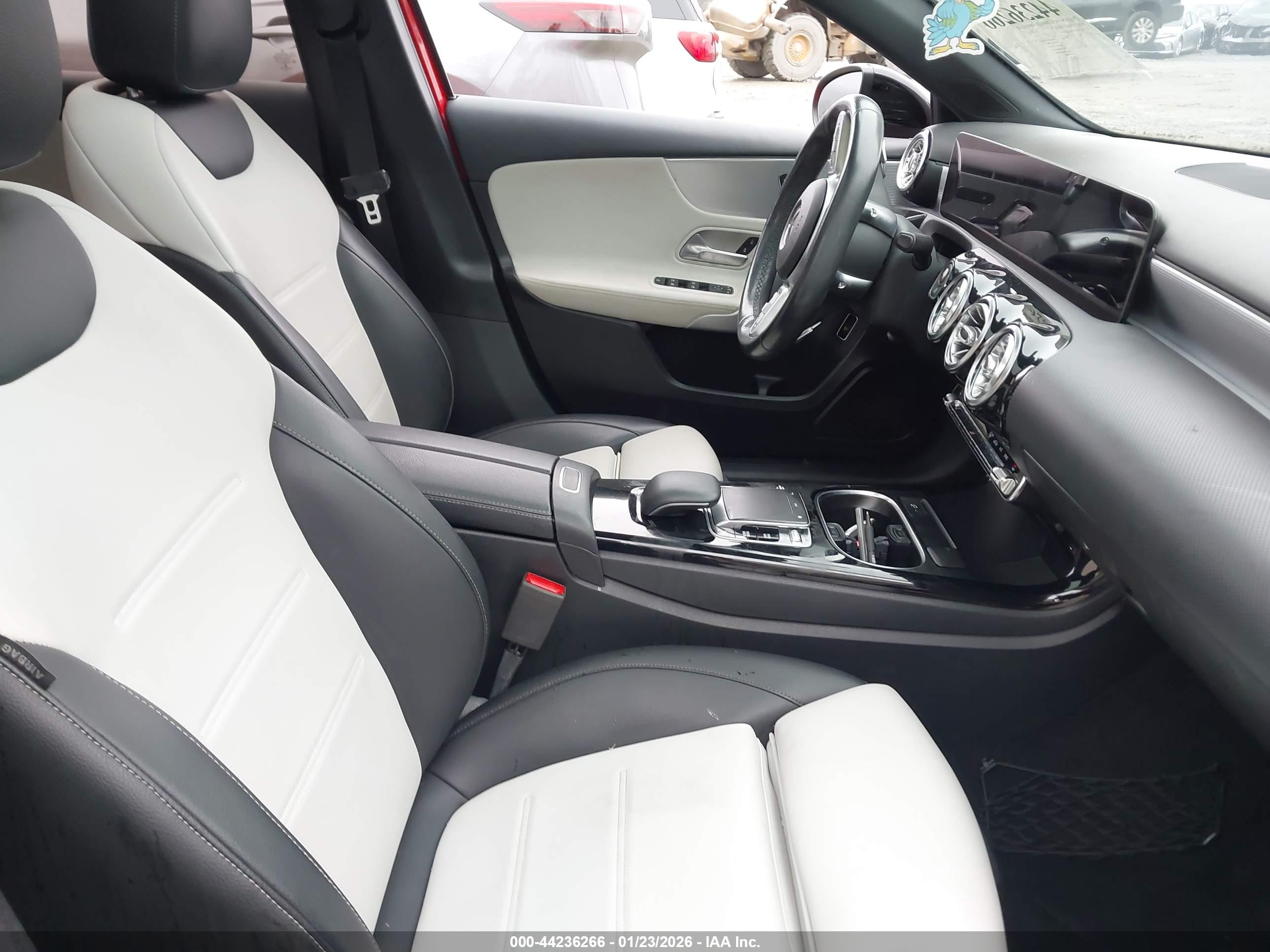 MERCEDES-BENZ A image 5