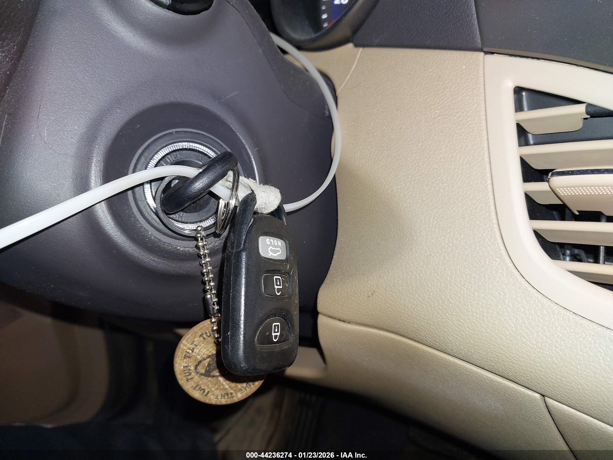 HYUNDAI ELANTRA image 11