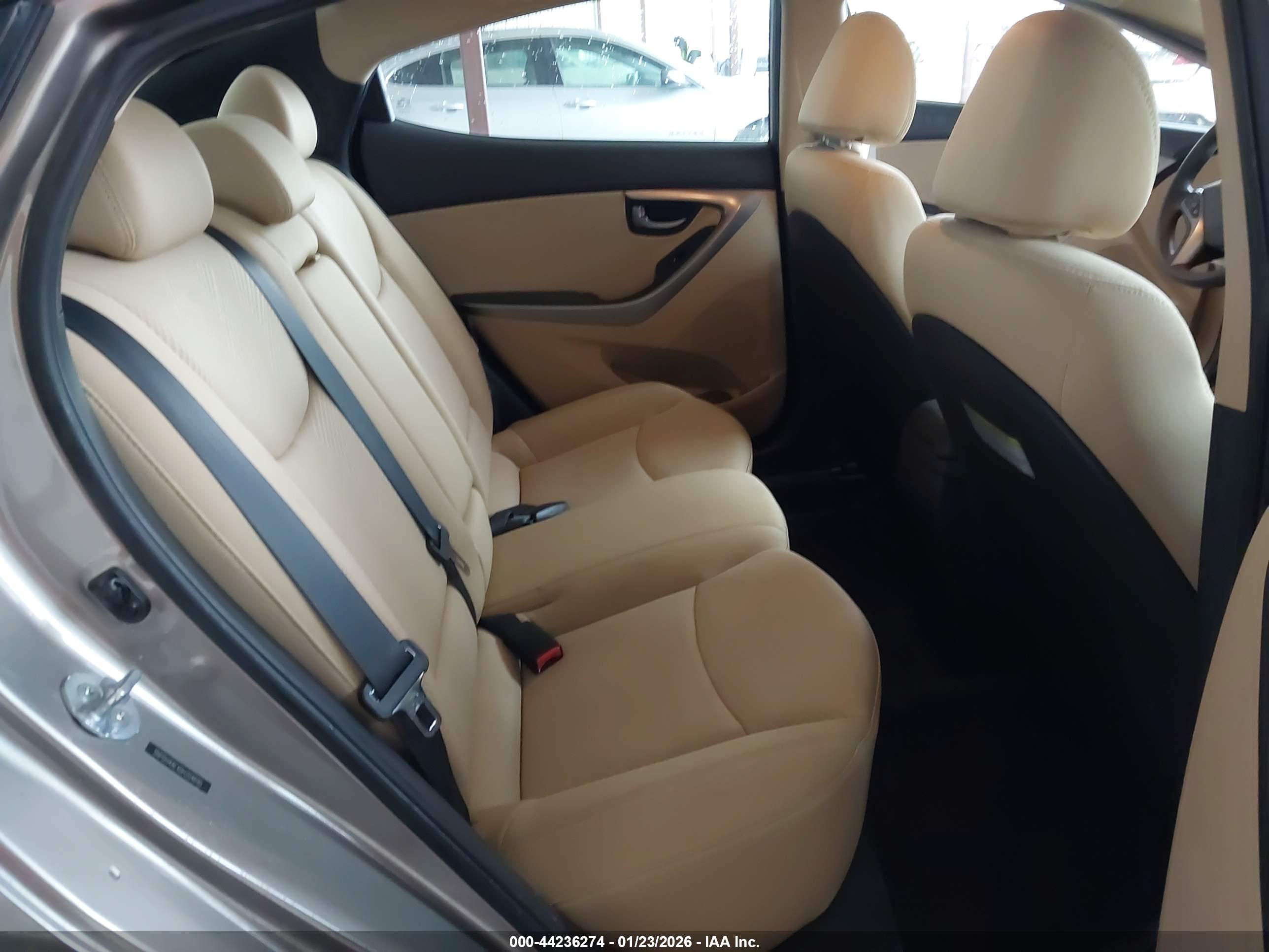 HYUNDAI ELANTRA image 8