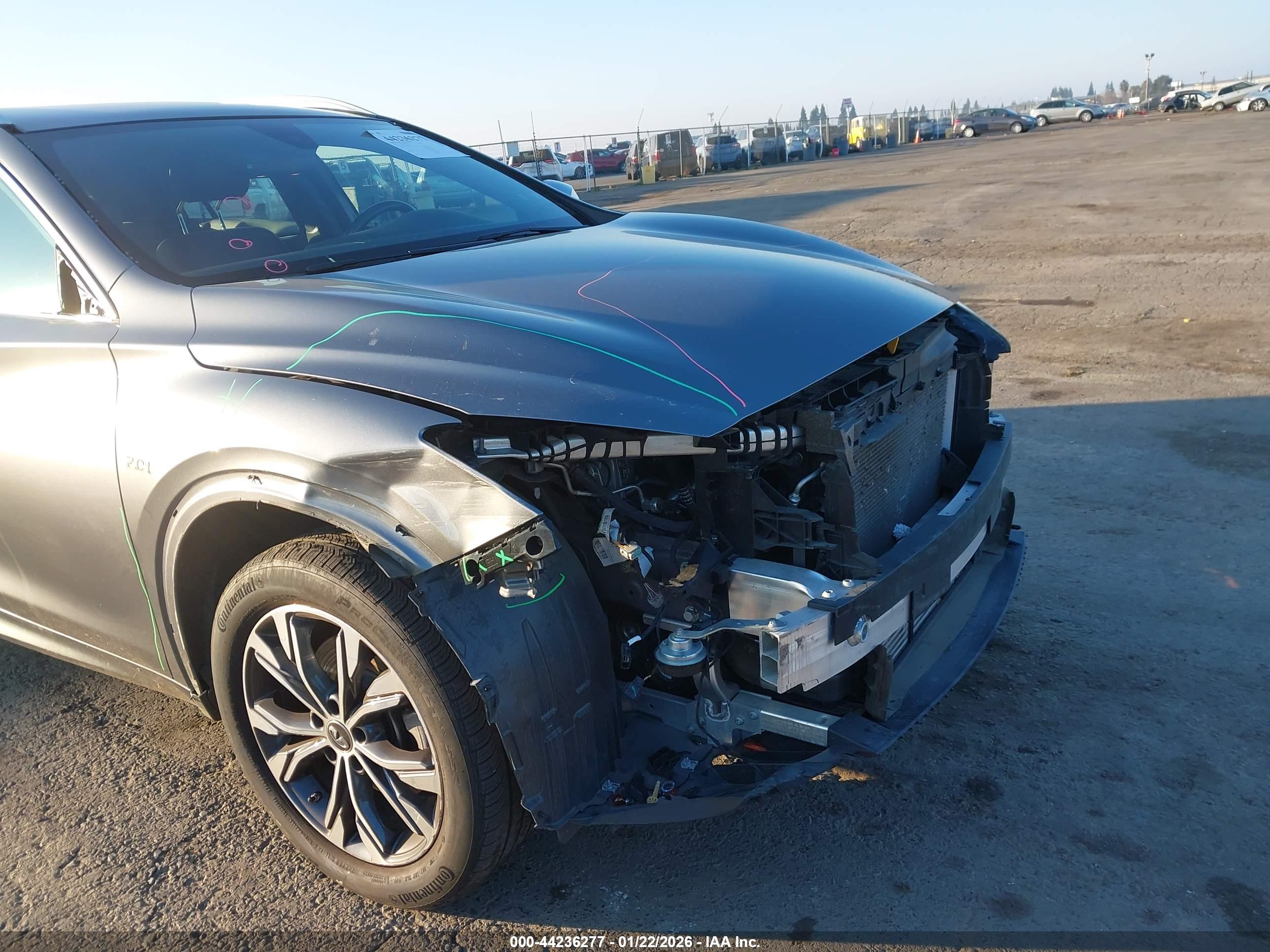 INFINITI QX30 image 6