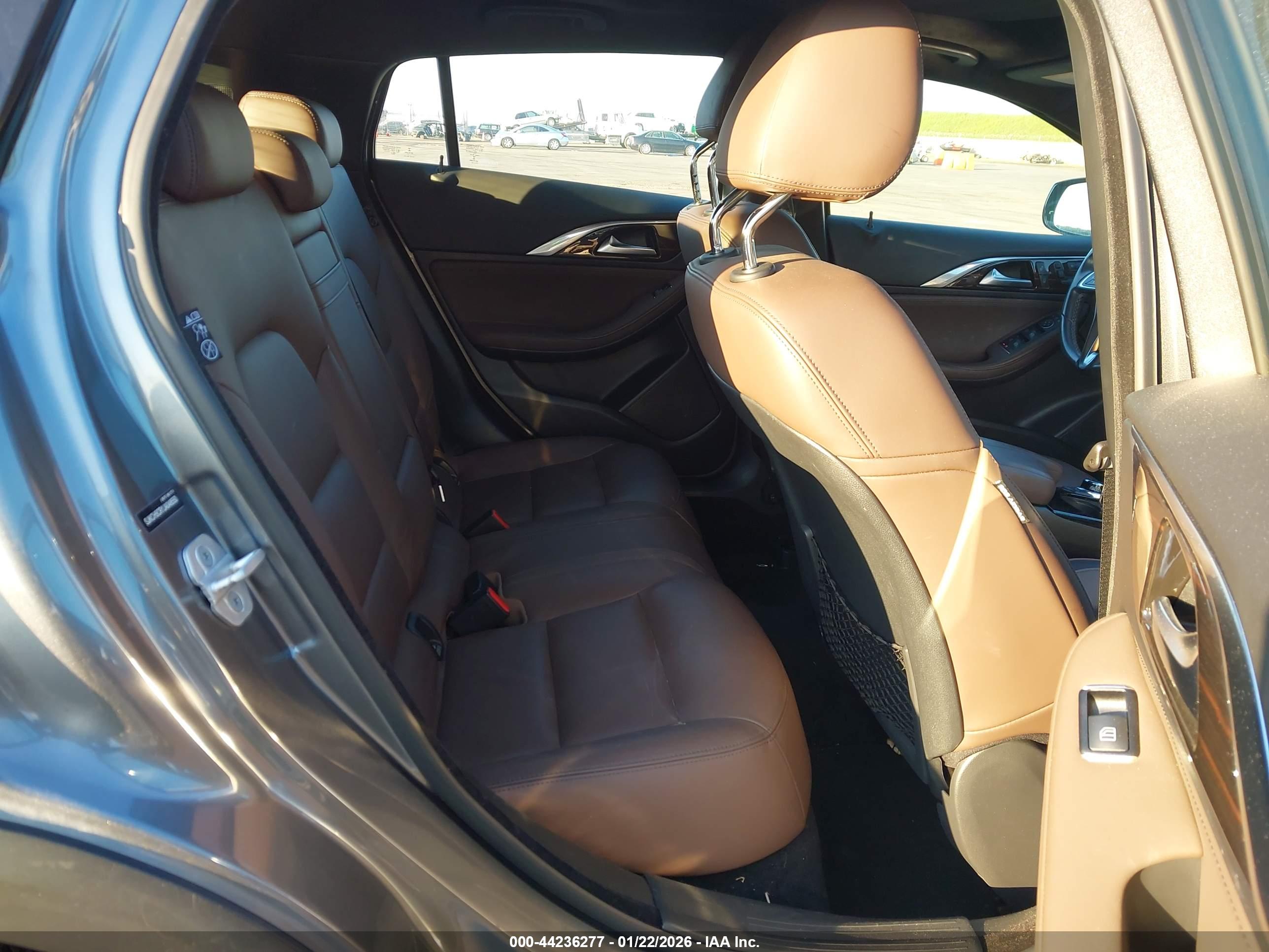 INFINITI QX30 image 8