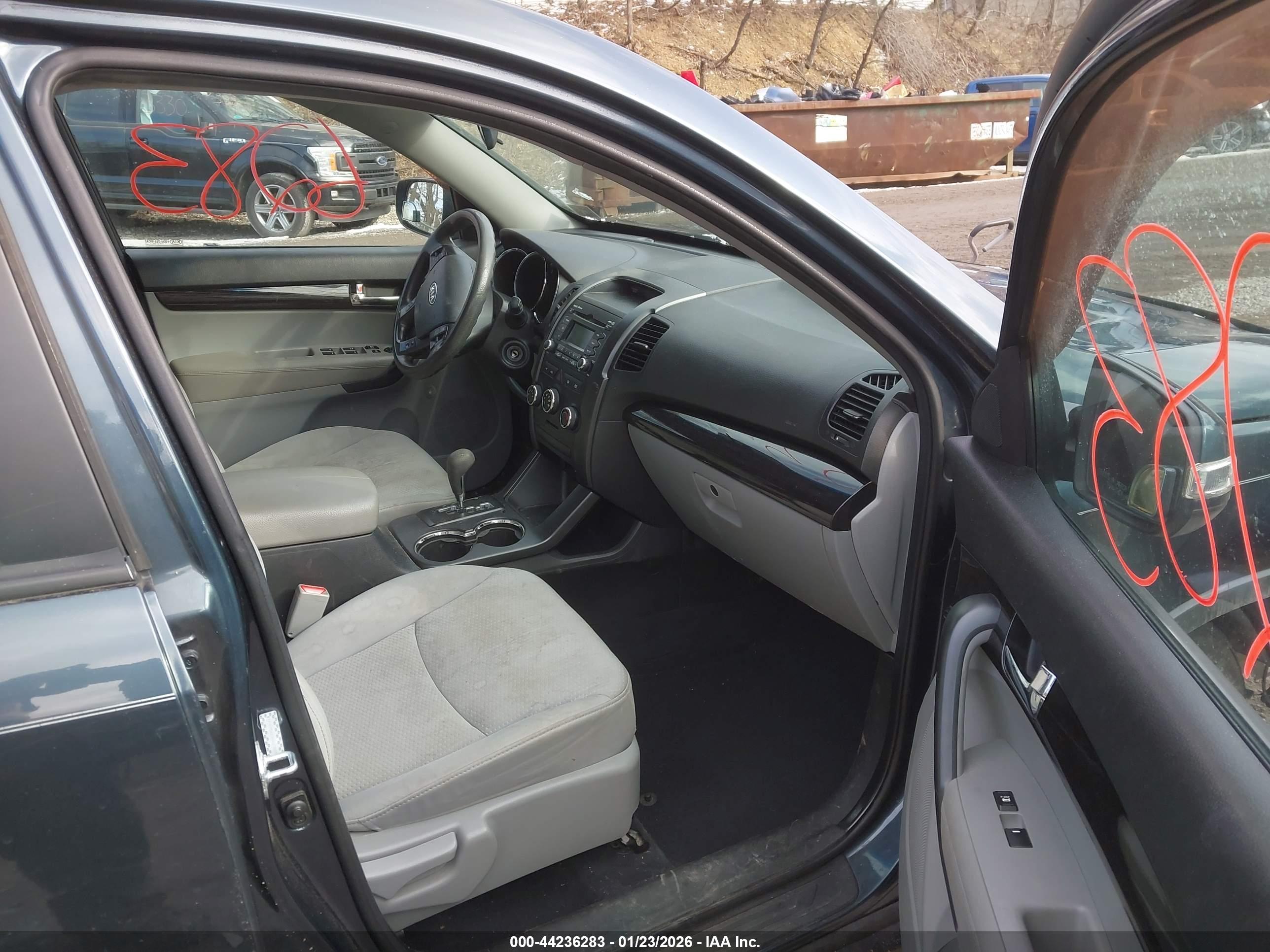 KIA SORENTO image 5