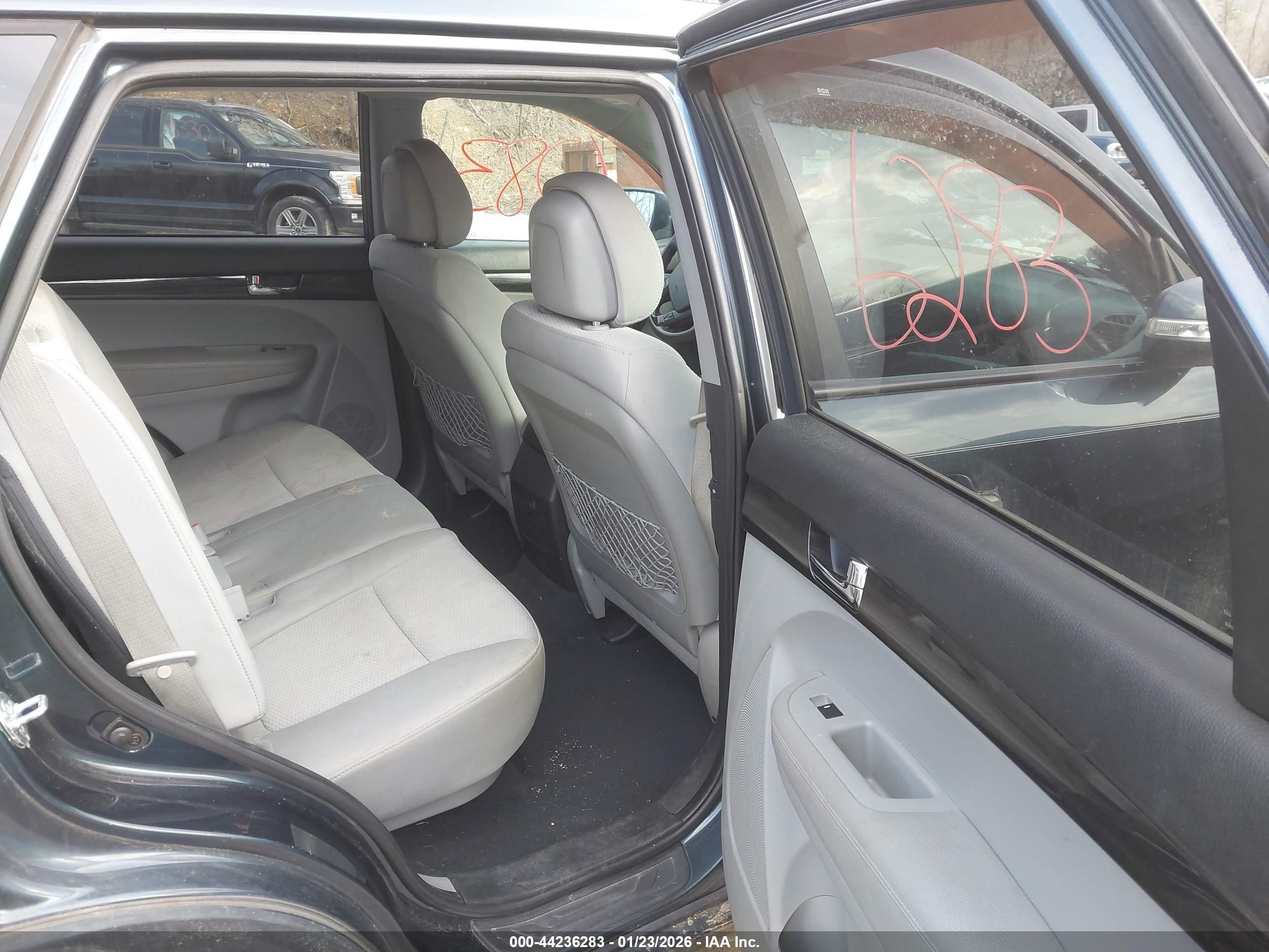 KIA SORENTO image 8